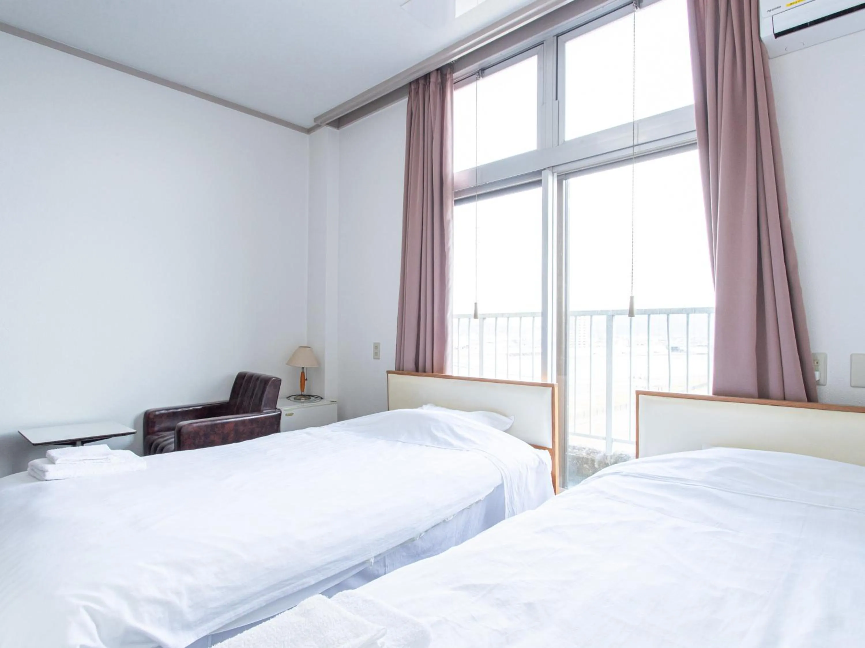 Photo of the whole room, Bed in HOTEL Tsuru Sendai