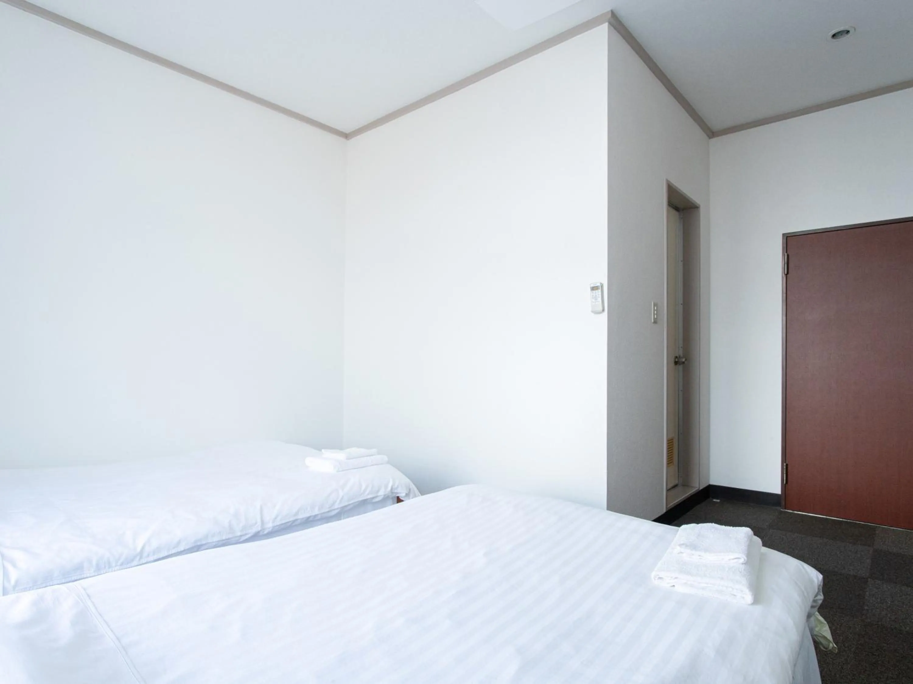 Photo of the whole room, Bed in HOTEL Tsuru Sendai