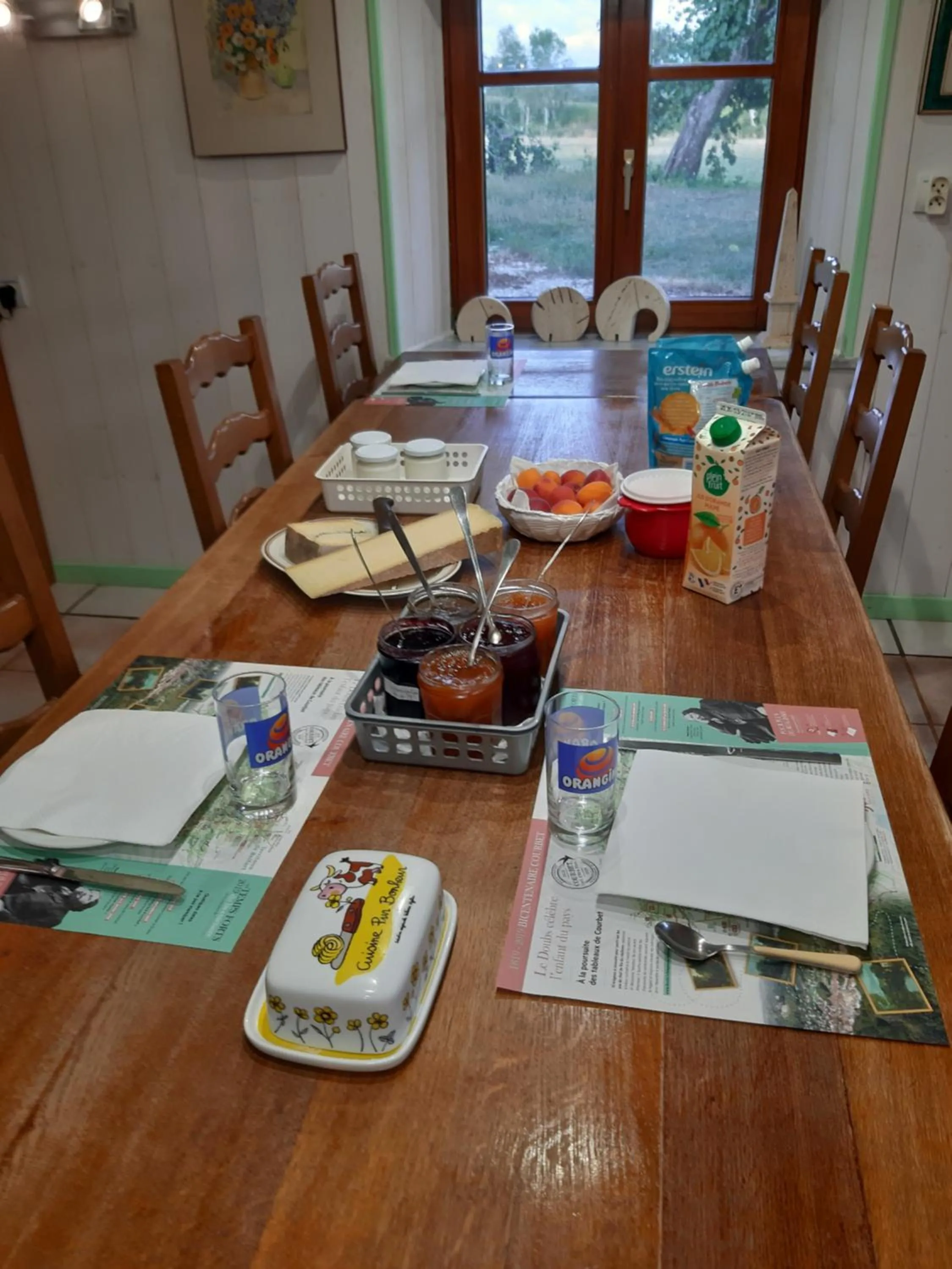 Continental breakfast in La ferme du bonheur