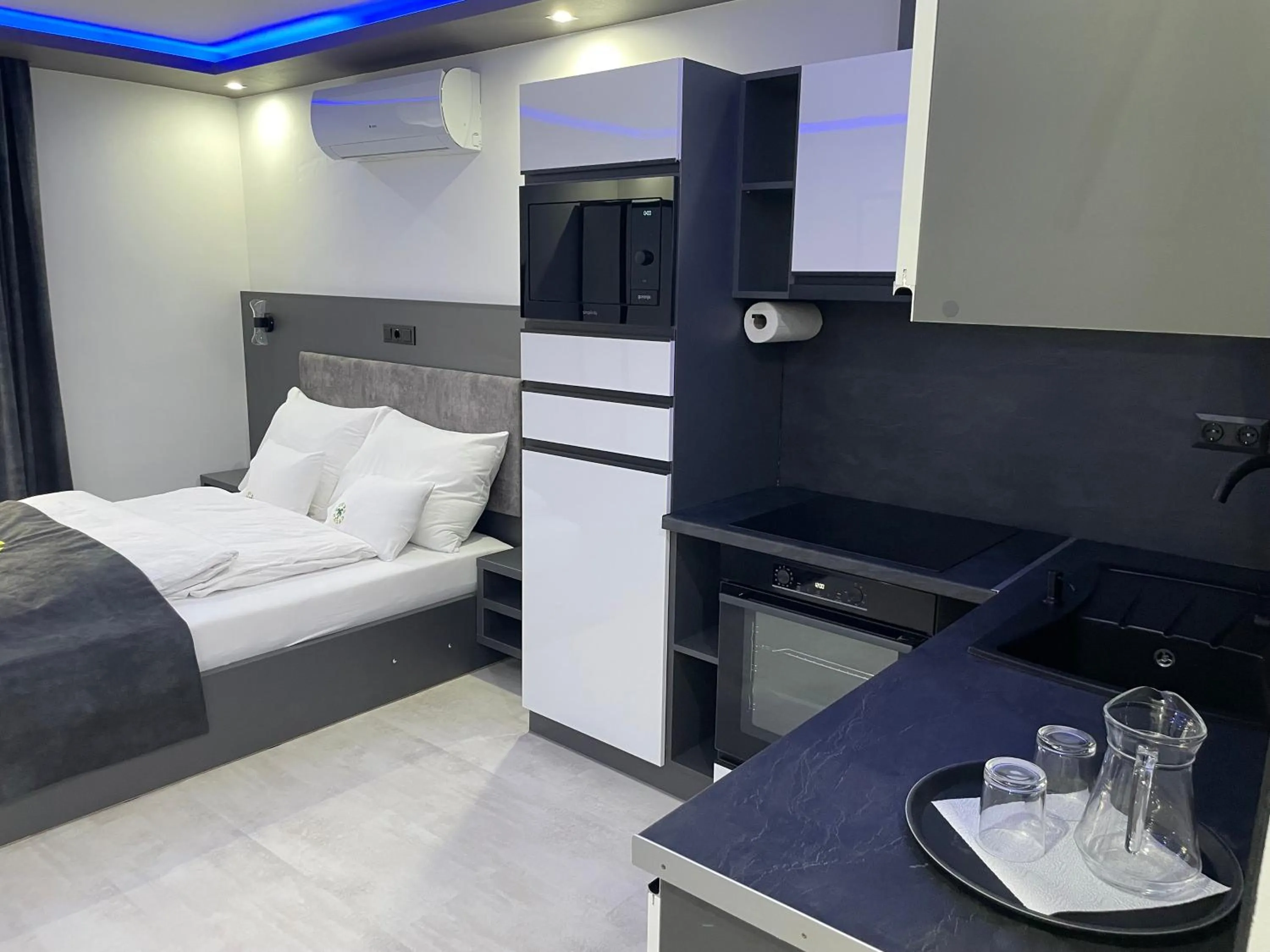 Kitchen or kitchenette, Bed in Hotel Pálma