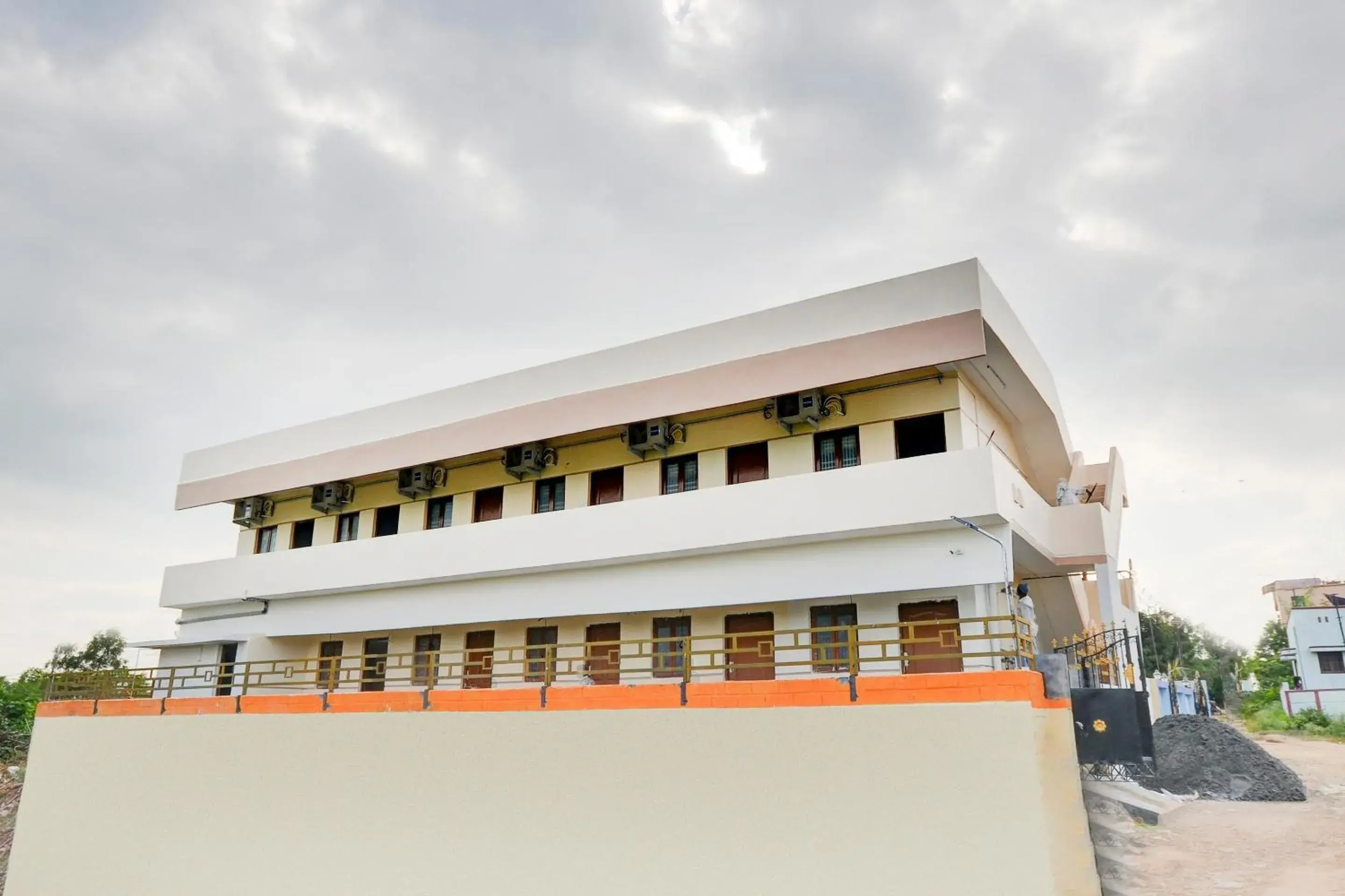 Facade/entrance in Hotel O Aruthraa Residency Facade/entrance in Hotel O Aruthraa Residency