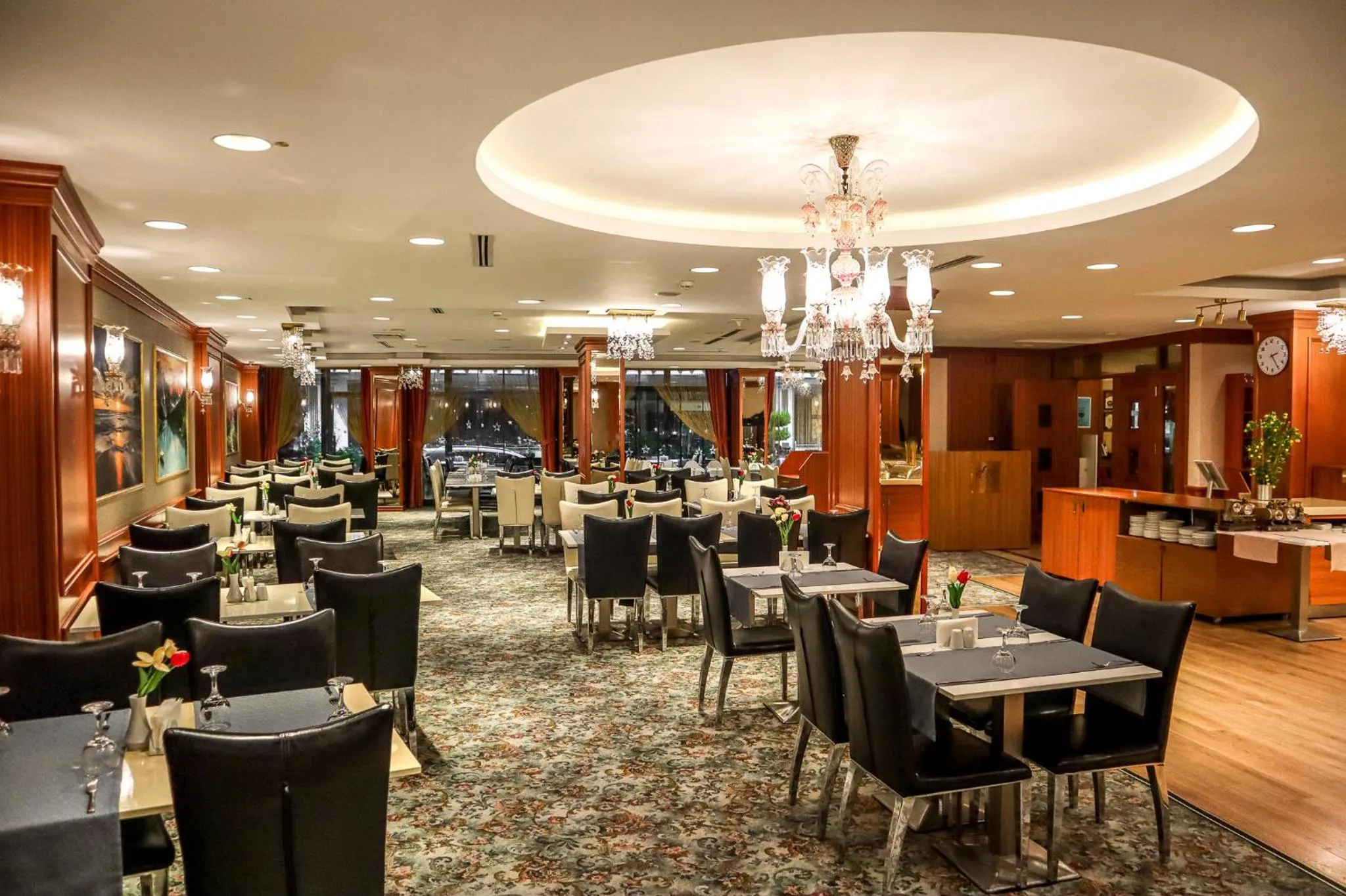 Restaurant/places to eat in Black Bird Thermal Hotel & SPA