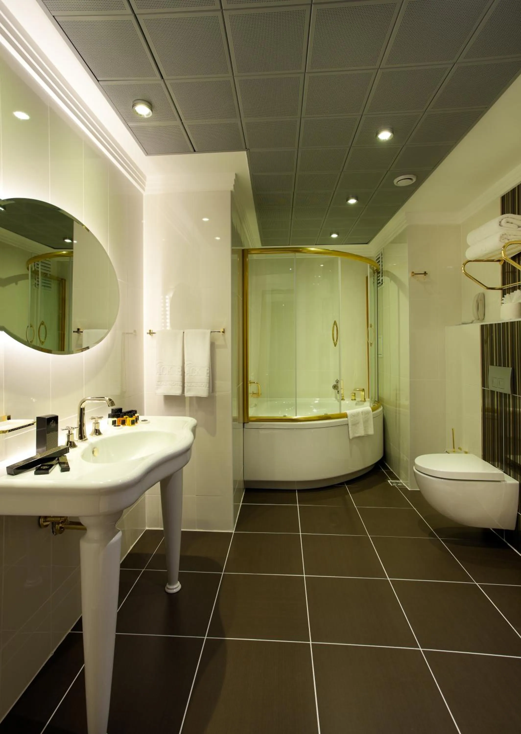 Bathroom in Black Bird Thermal Hotel & SPA