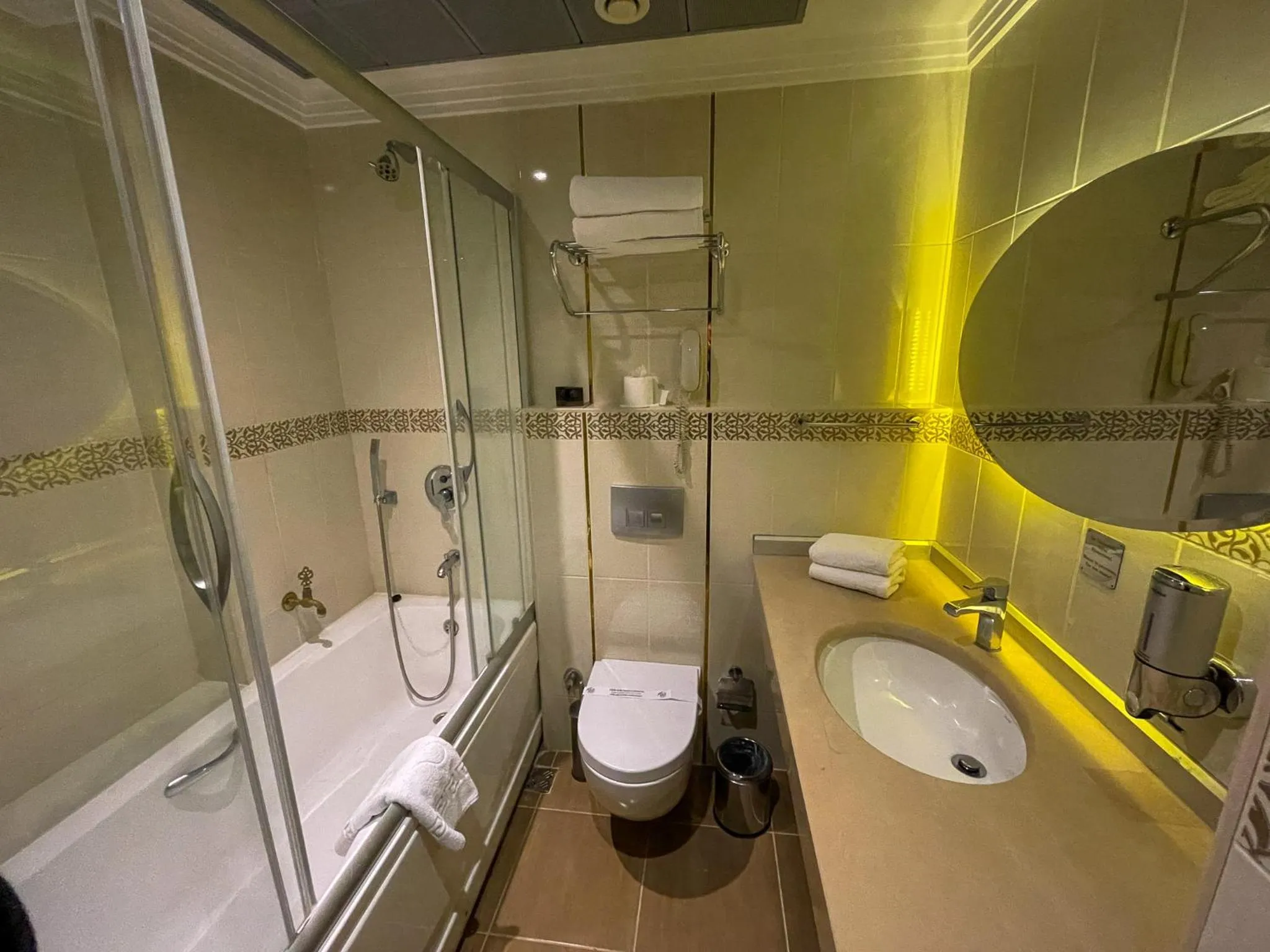 Bathroom in Black Bird Thermal Hotel & SPA