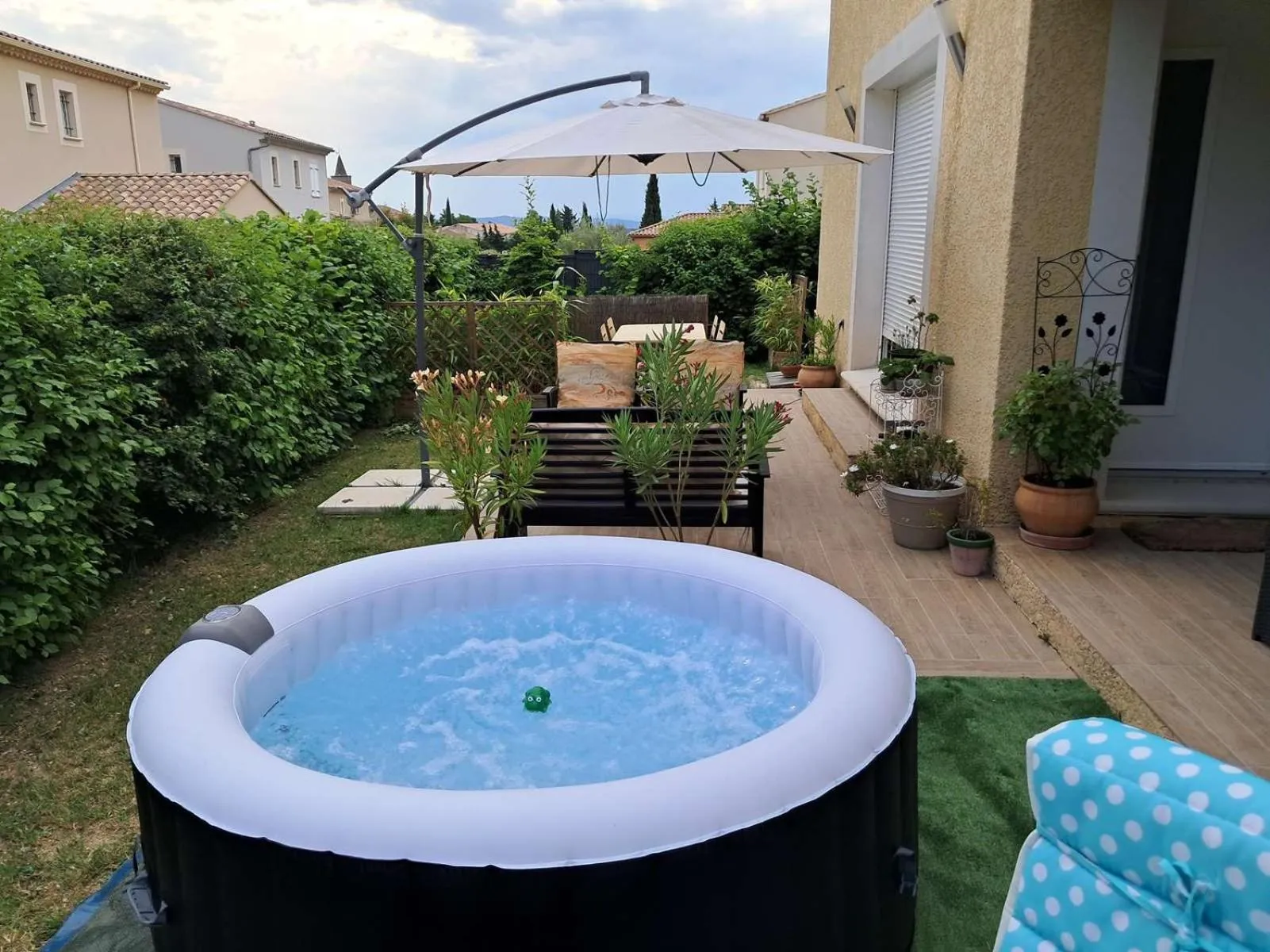 Patio, Swimming Pool in Chambre d'hôtes en provence avec Jacuzzi