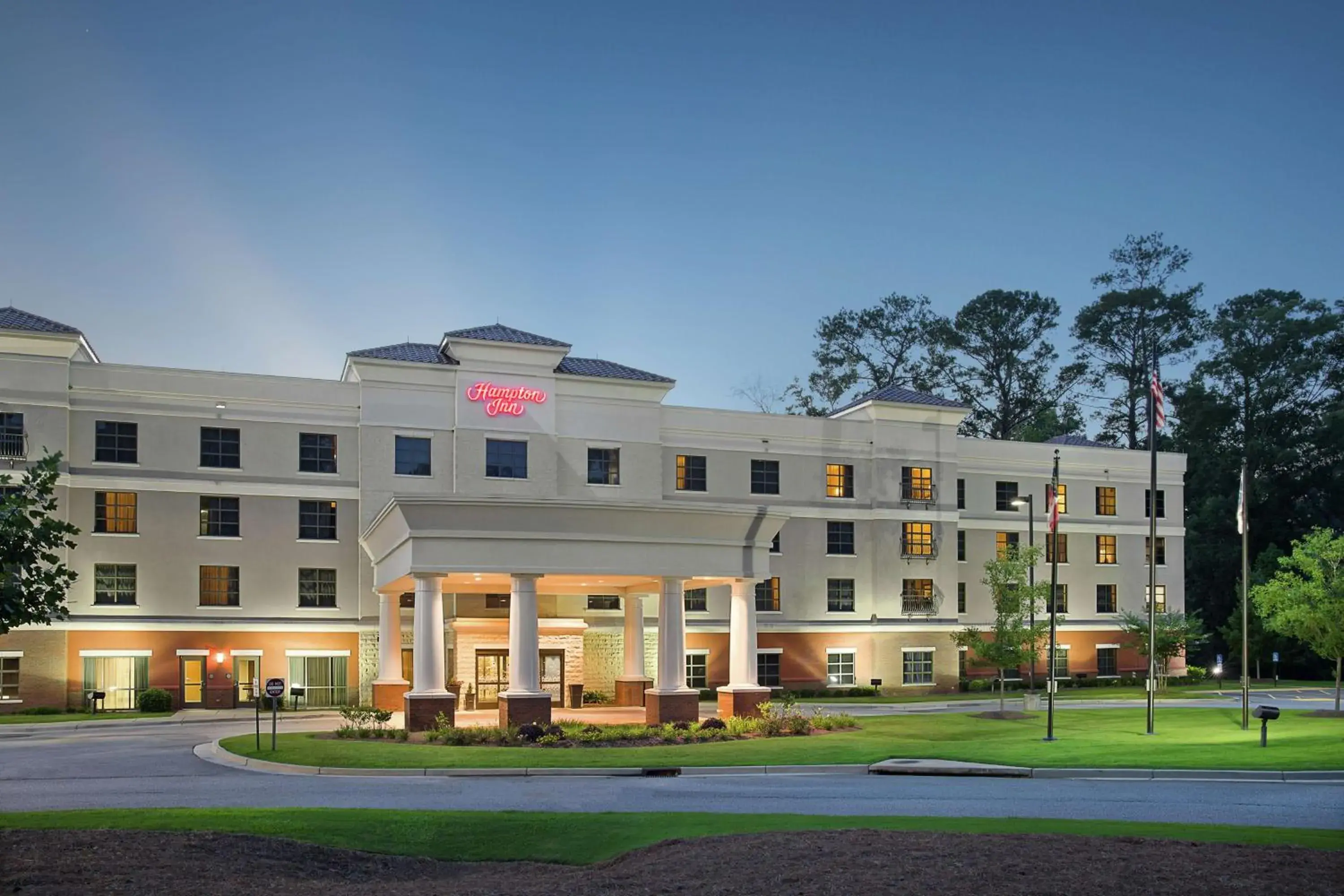 Property building in Hampton Inn Columbus/South-Fort Benning Property building in Hampton Inn Columbus/South-Fort Benning