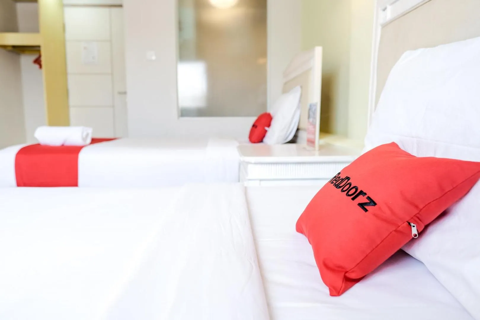 Bed in RedDoorz Plus at Sunrise Hotel Sanur