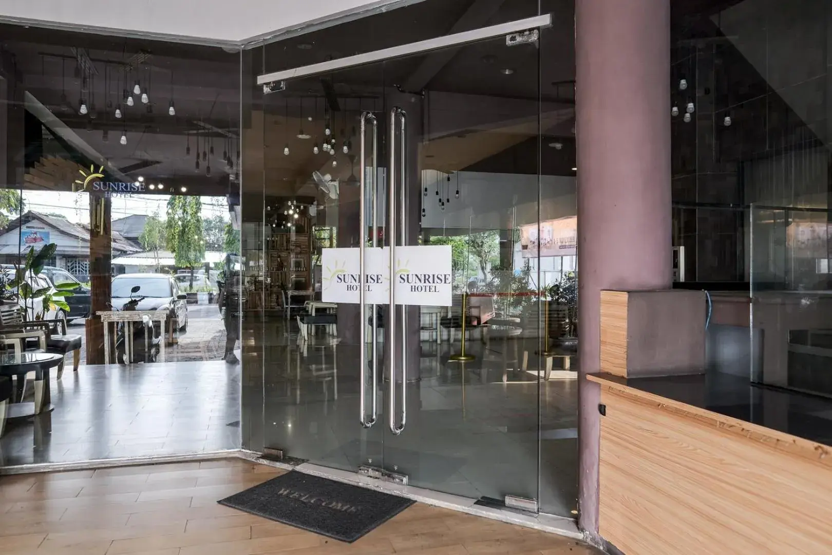 Property building in RedDoorz Plus at Sunrise Hotel Sanur Property building in RedDoorz Plus at Sunrise Hotel Sanur