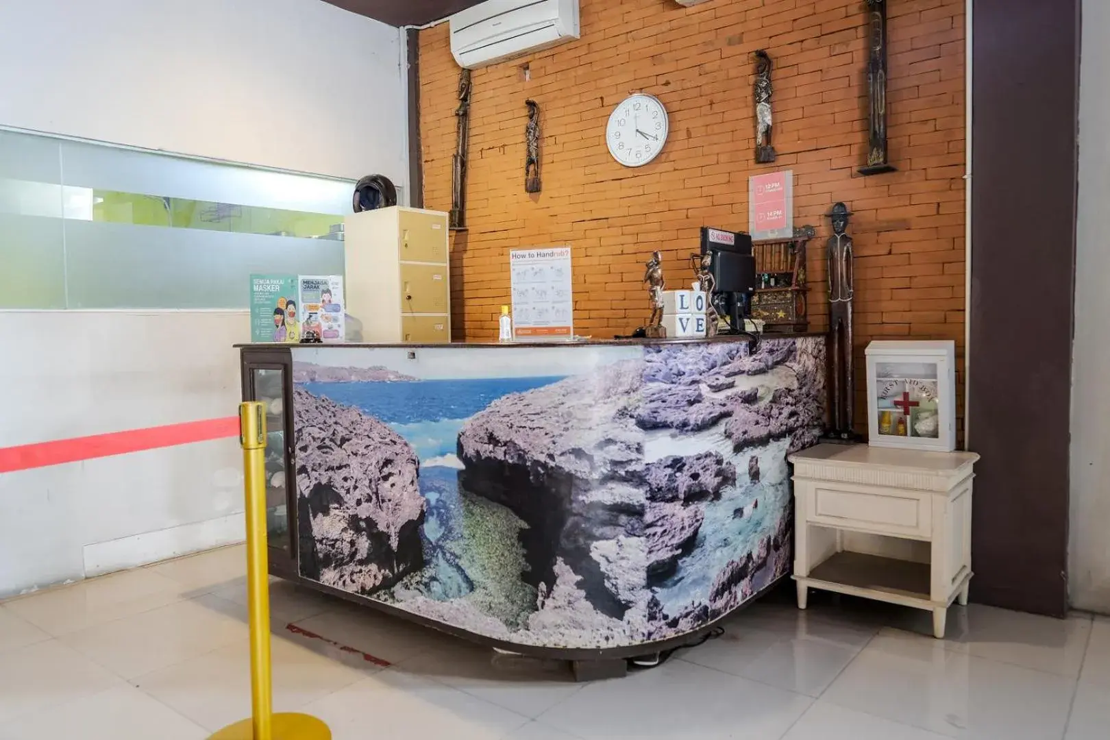 Lobby or reception in RedDoorz Plus at Sunrise Hotel Sanur Lobby or reception in RedDoorz Plus at Sunrise Hotel Sanur