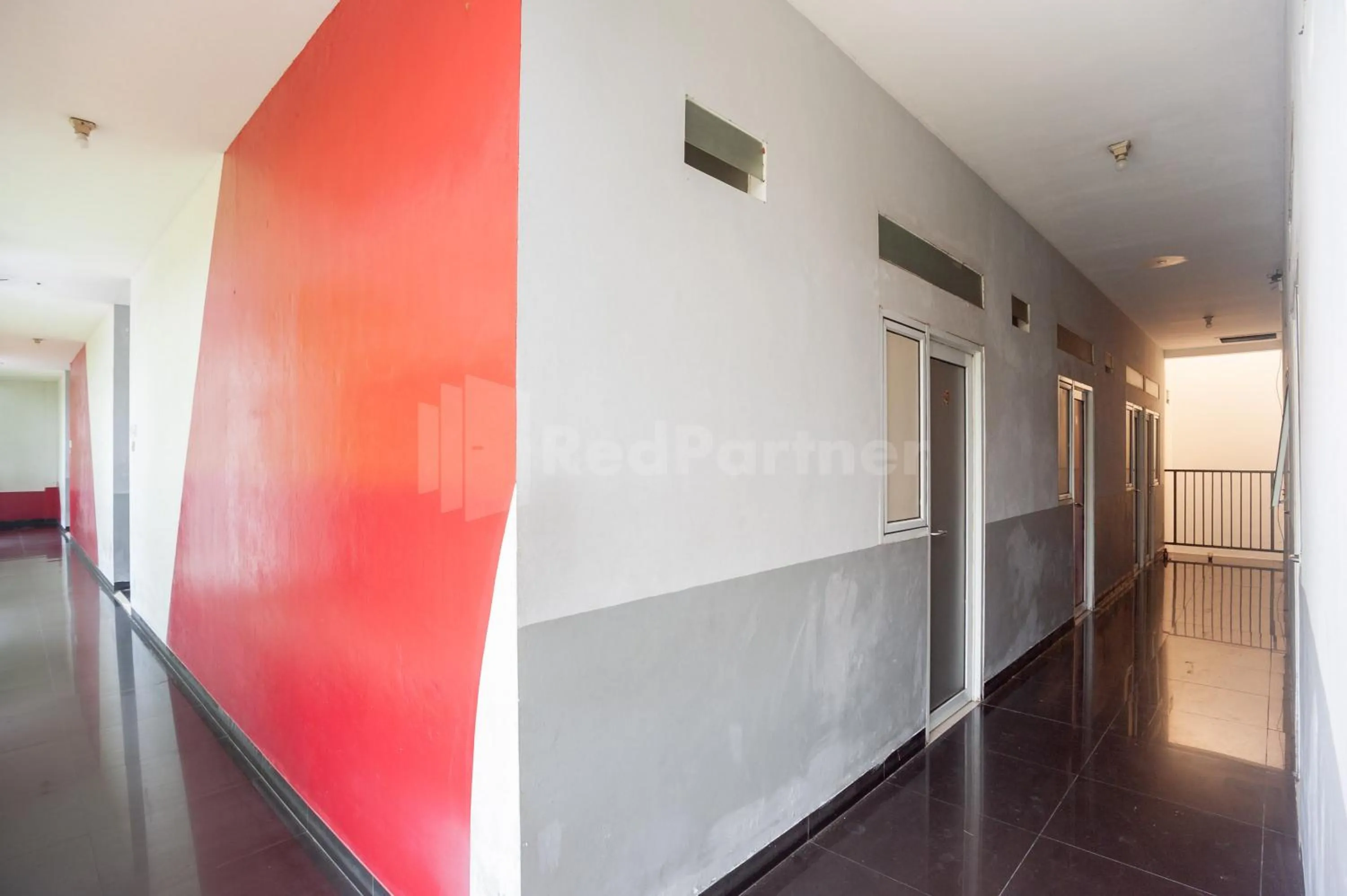 Property building in J&B Rooms Utan Kayu Jakarta Mitra RedDoorz