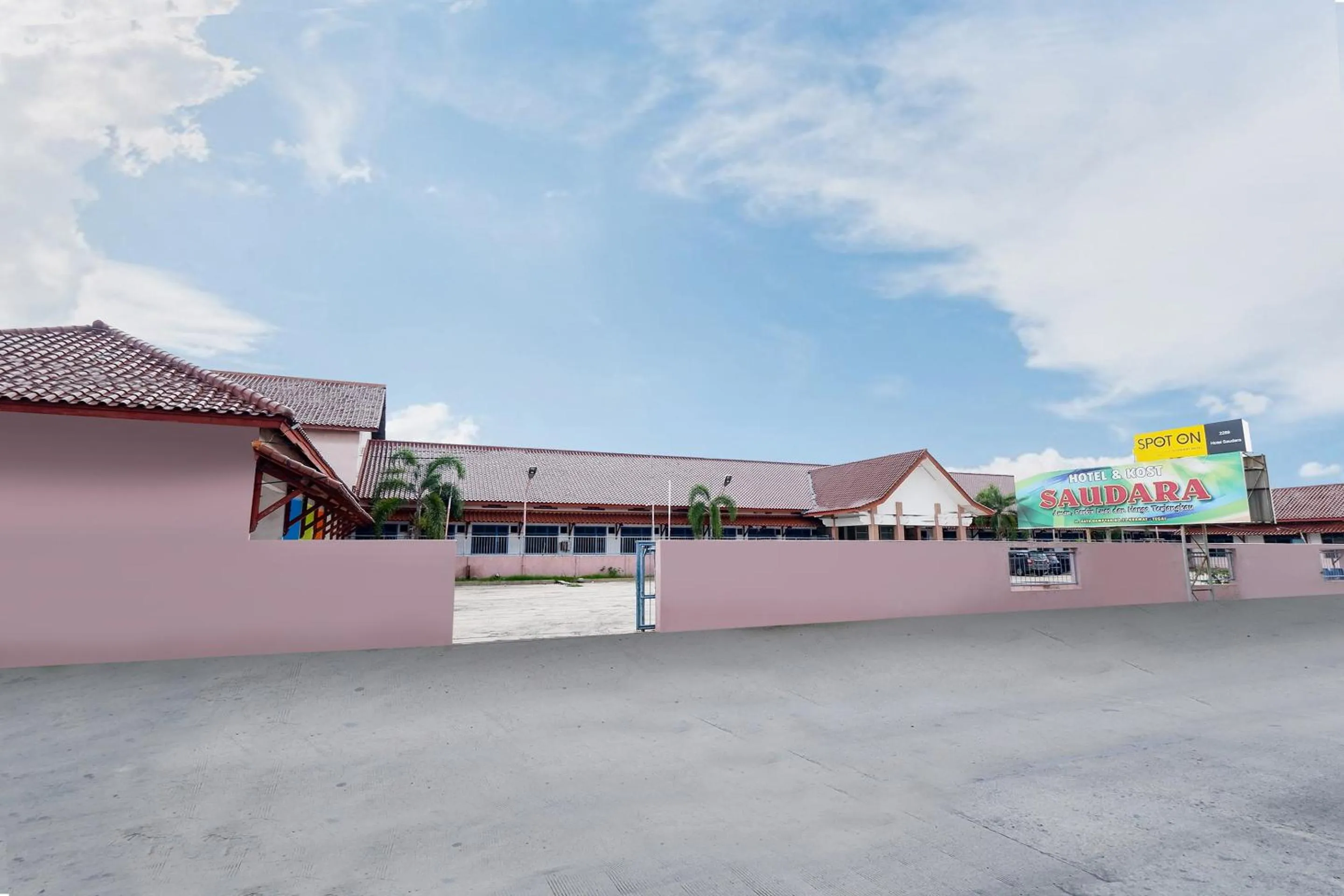 Facade/entrance in Hotel O Saudara