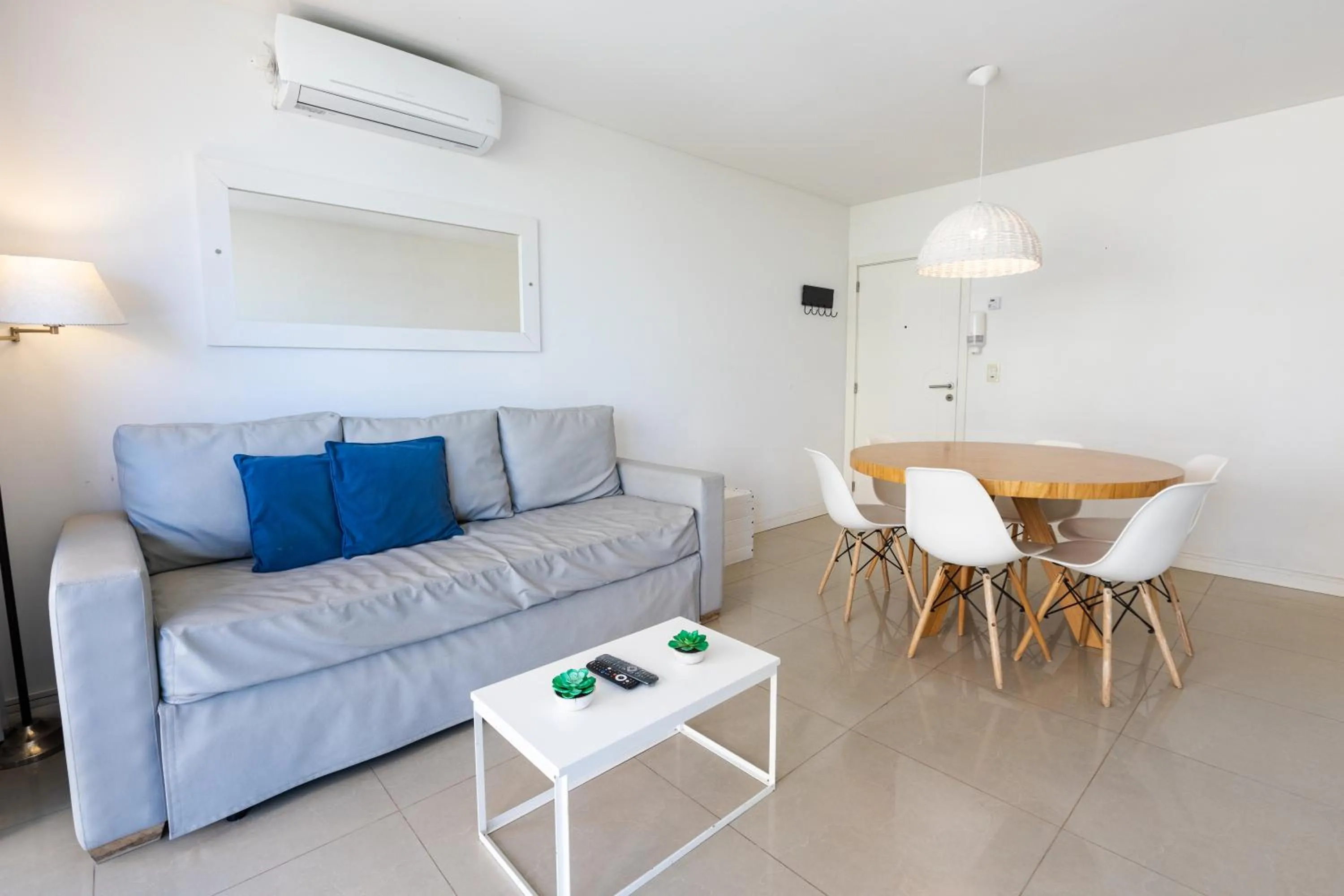 Living room in DeptosVip - Gascón