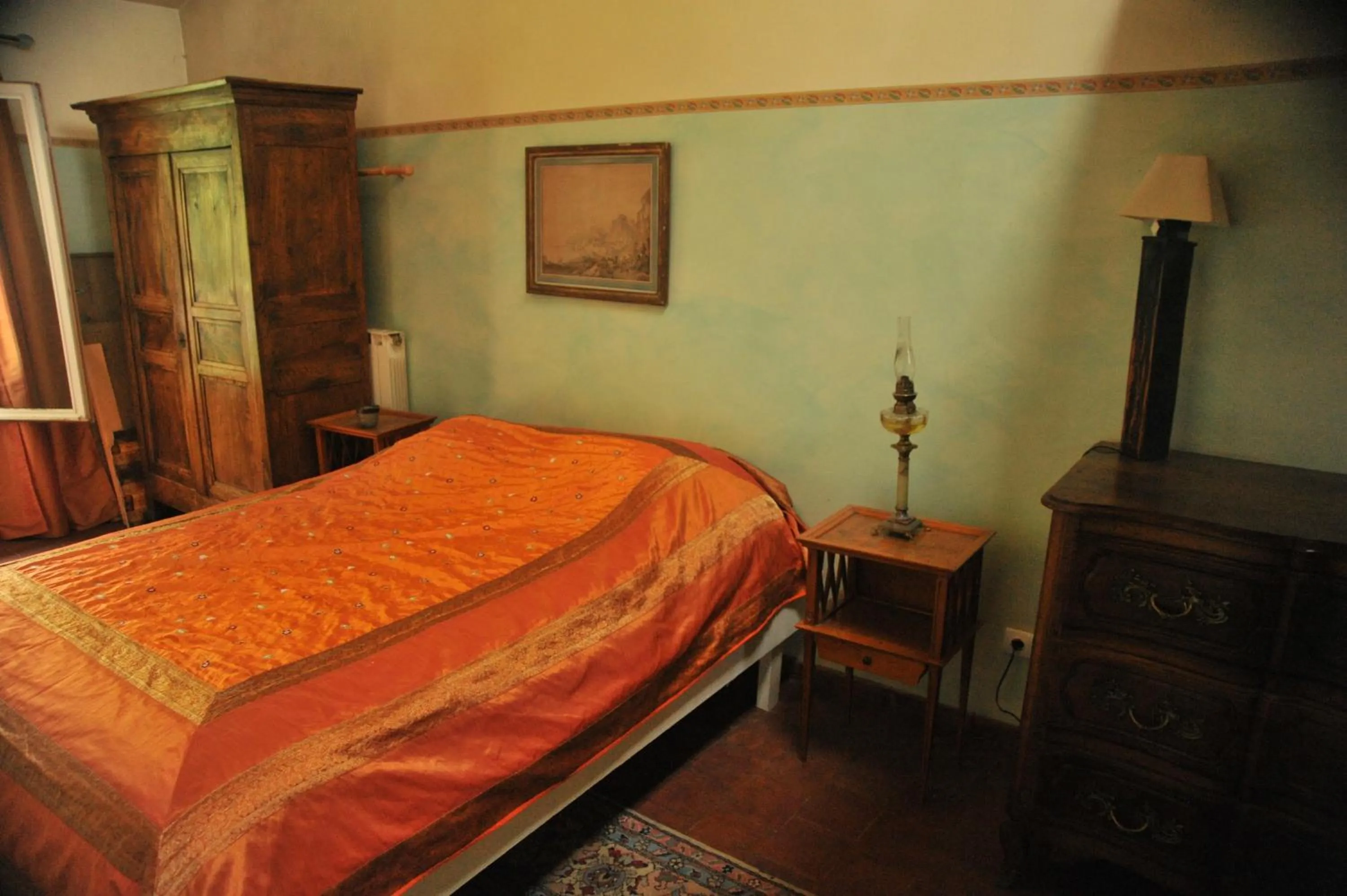 Photo of the whole room, Bed in Auberge de la Fontaine