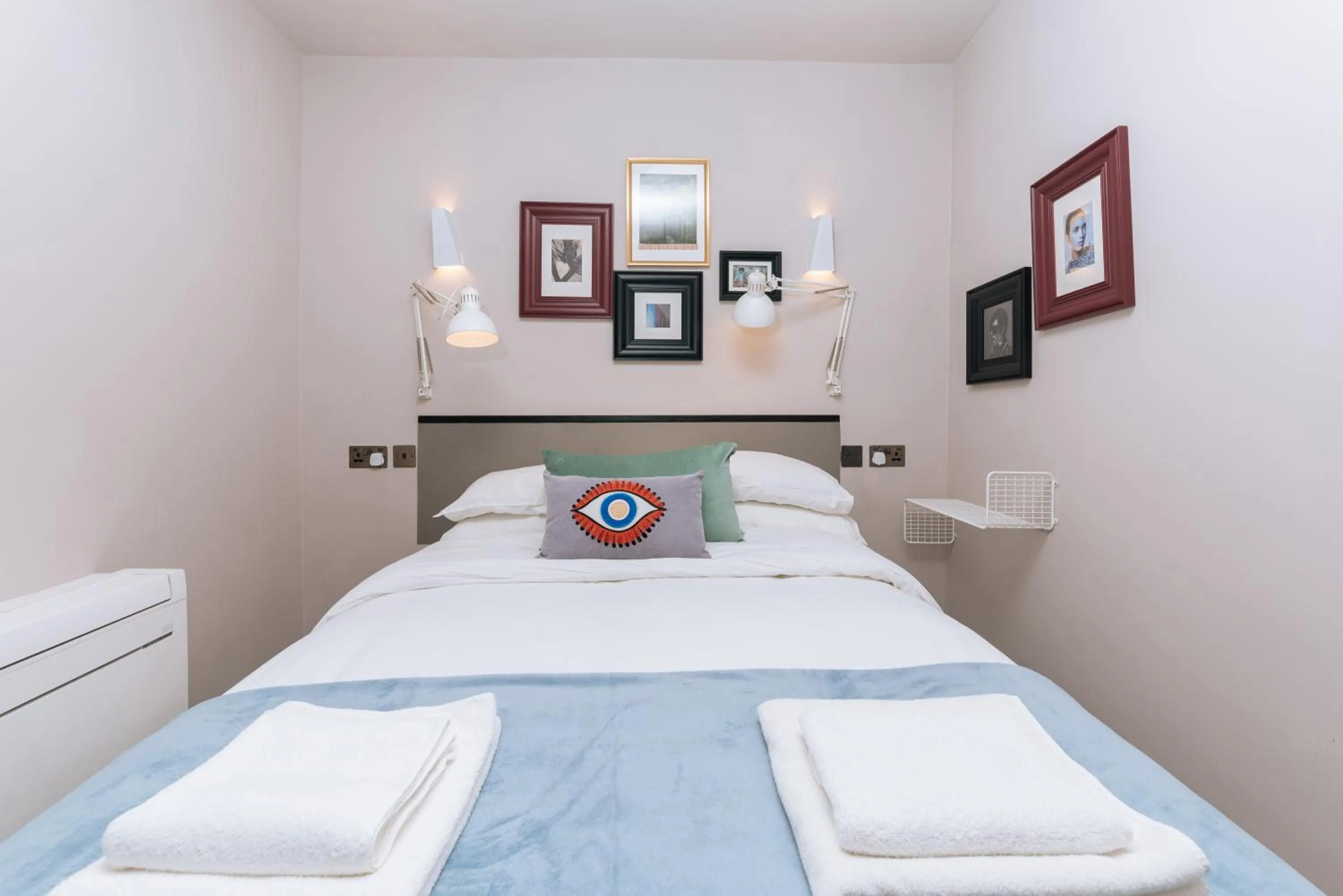 Bed in The Warwick By Nestor