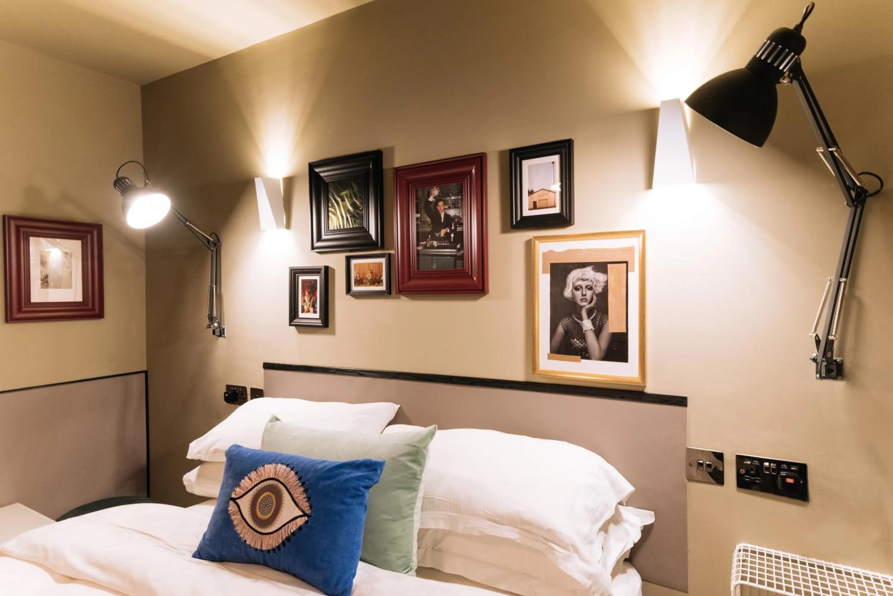 Bed in The Warwick By Nestor