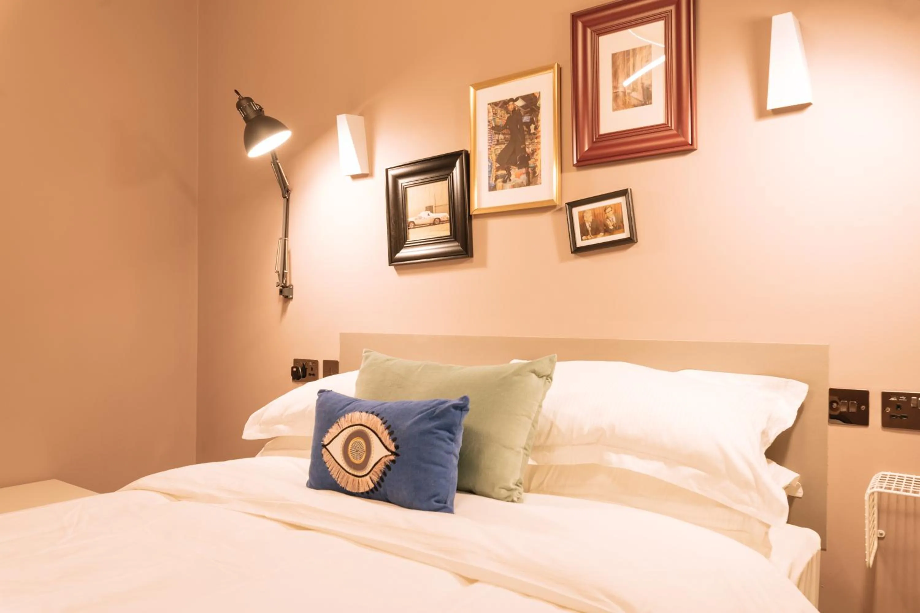 Bed in The Warwick By Nestor