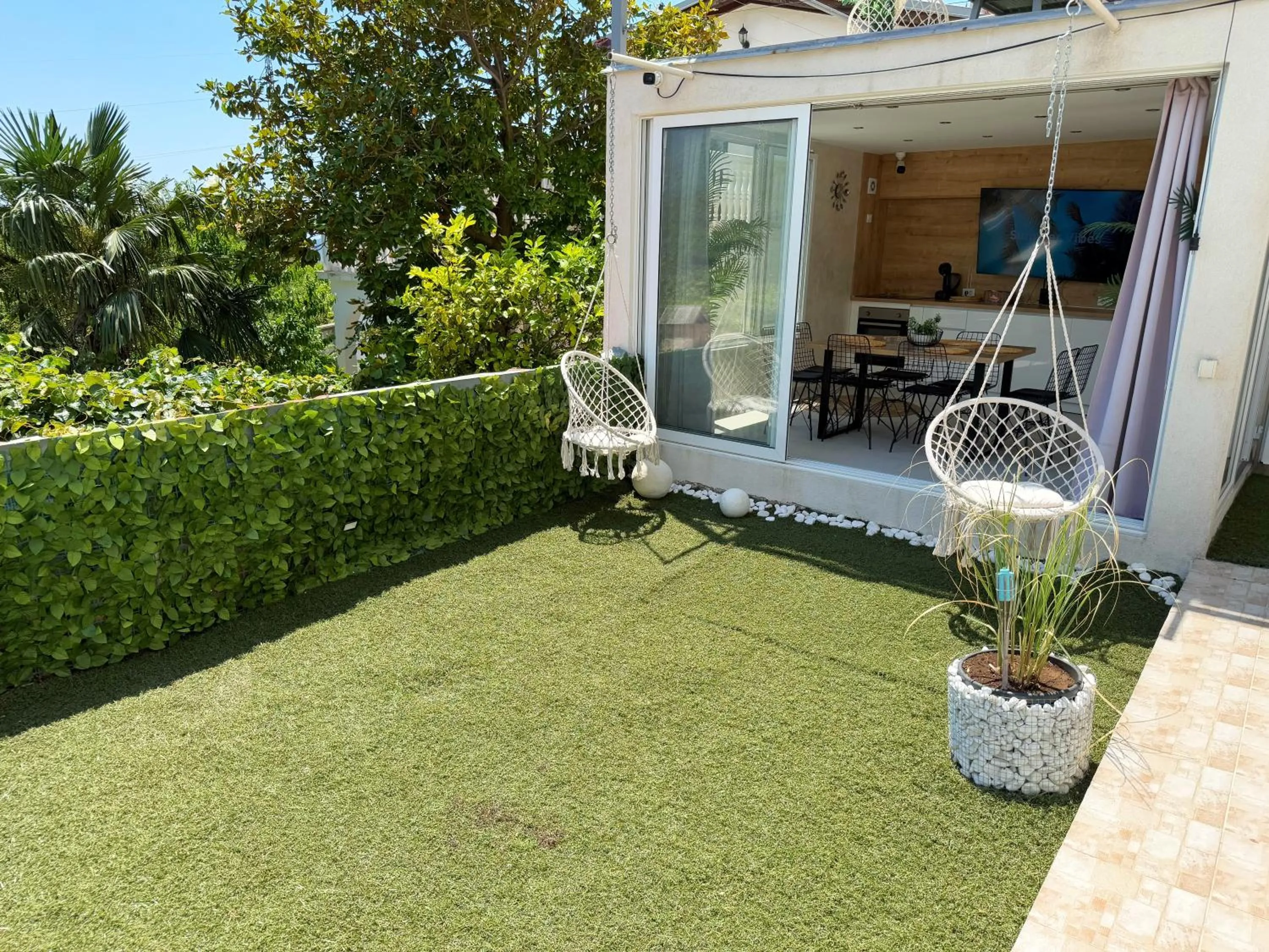Garden view in Apartmani Avanti Becici