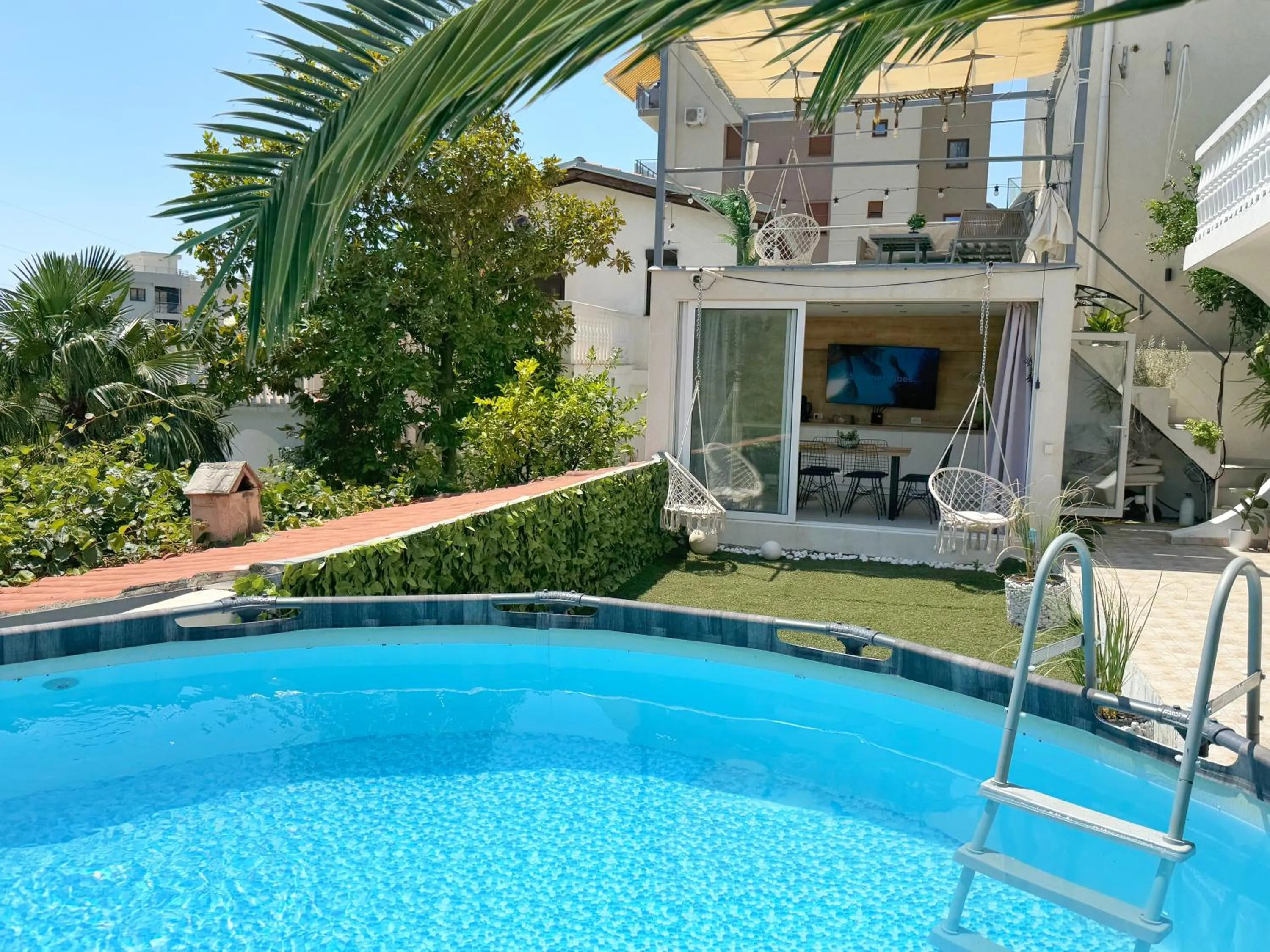 Swimming pool in Apartmani Avanti Becici