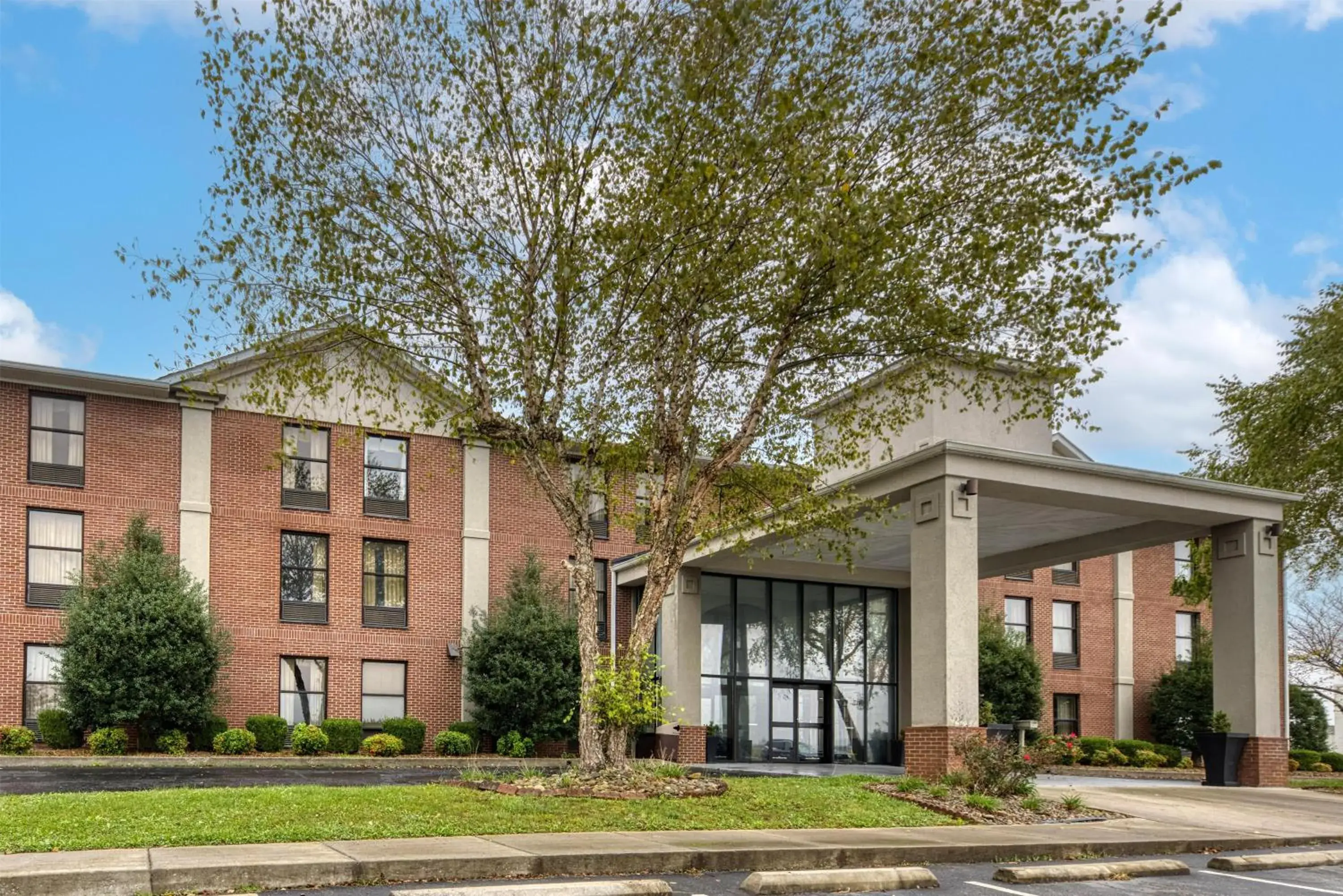 Property building in Best Western Lake Cumberland Inn Property building in Best Western Lake Cumberland Inn