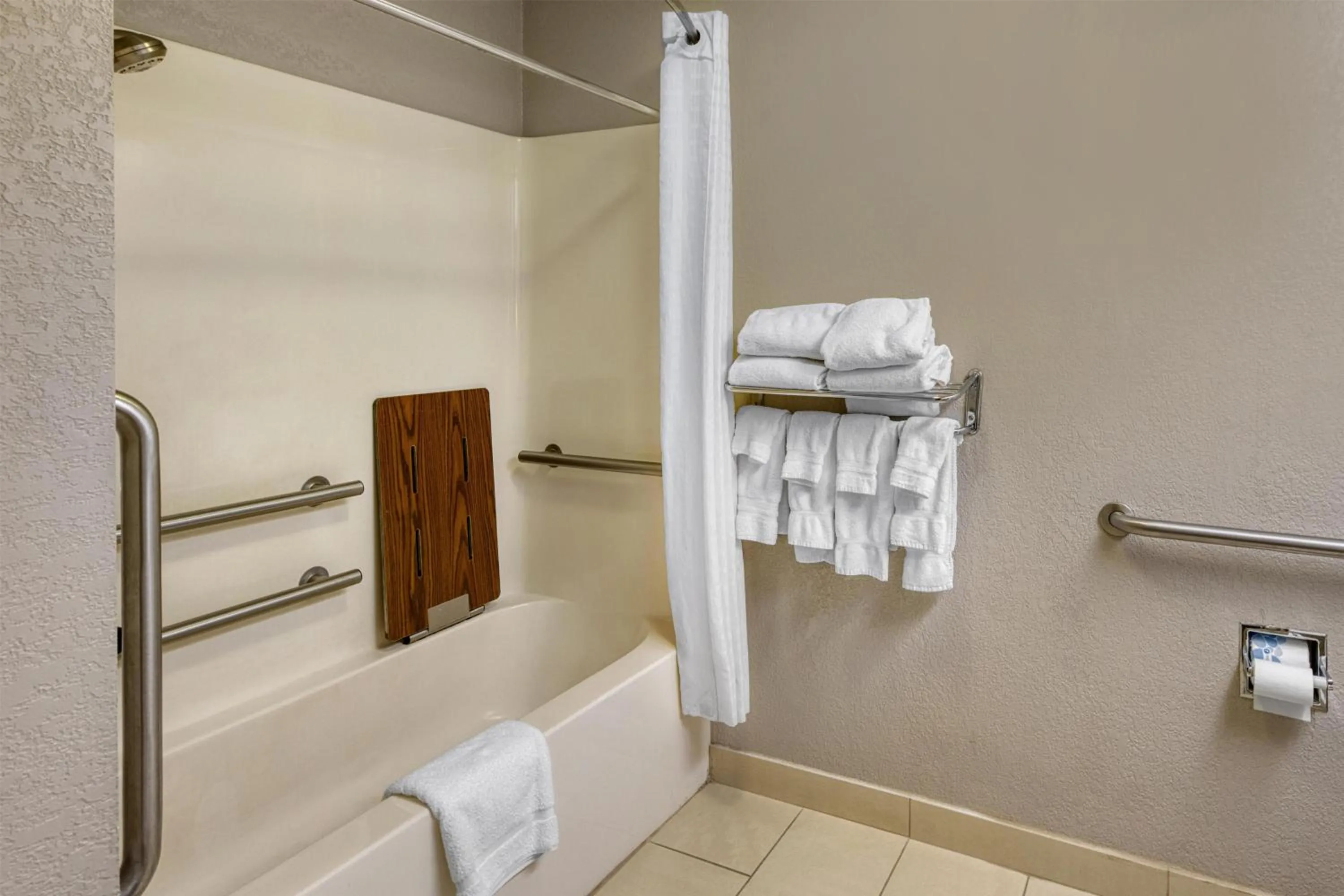 Bathroom in Best Western Lake Cumberland Inn