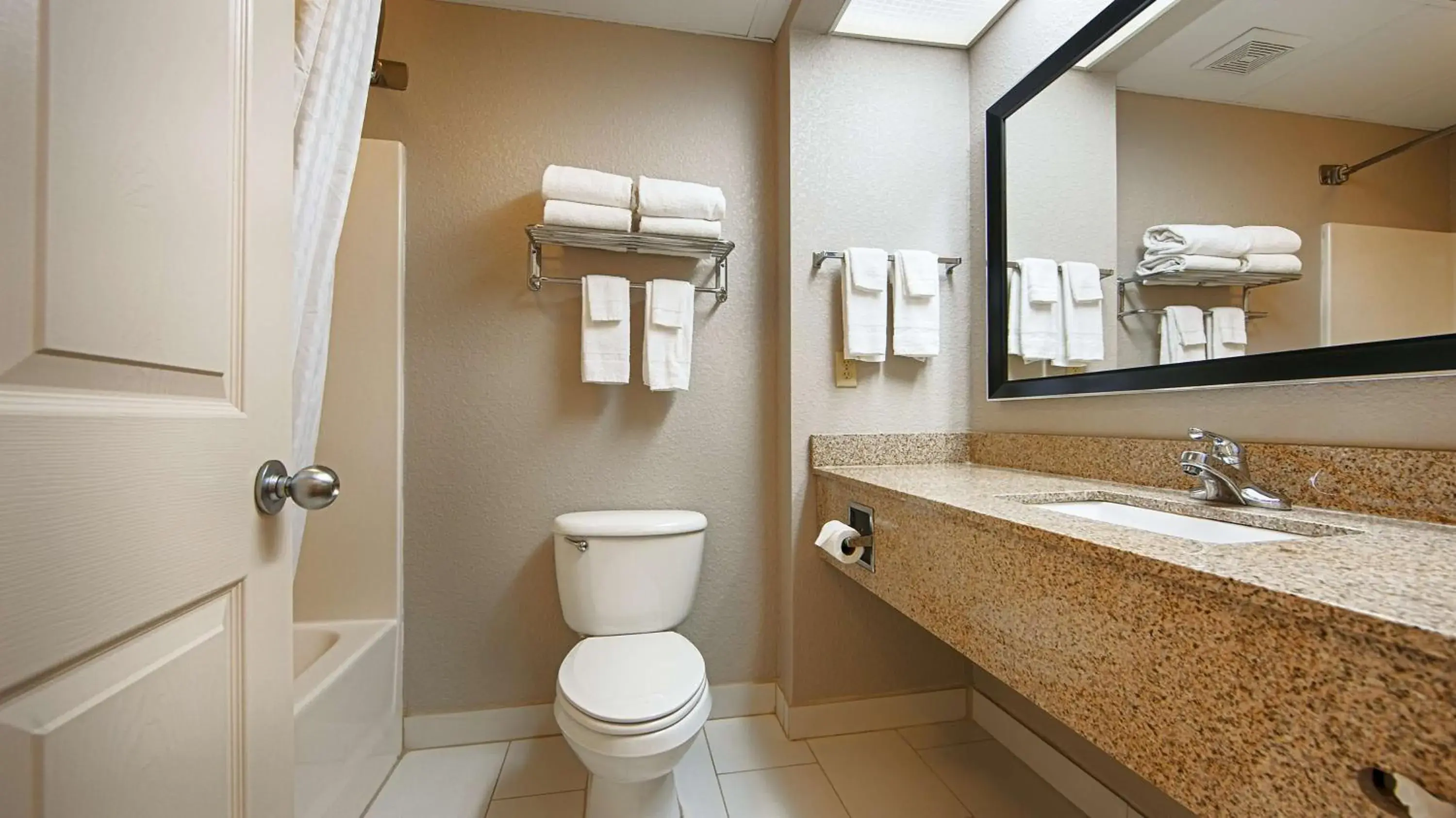 King Room with Spa Bath - Non-Smoking in Best Western Lake Cumberland Inn King Room with Spa Bath - Non-Smoking in Best Western Lake Cumberland Inn