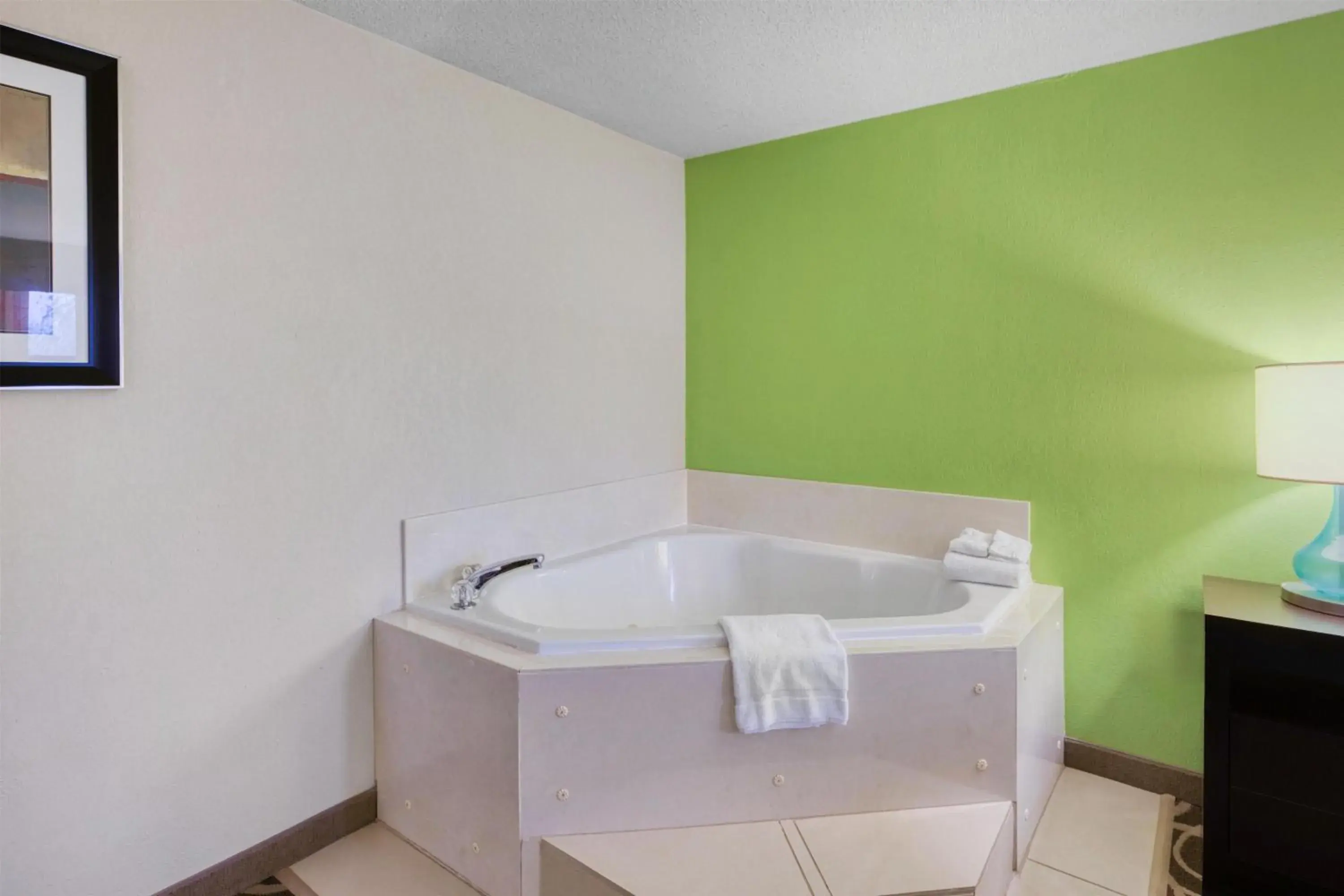 Bedroom in Best Western Lake Cumberland Inn Bedroom in Best Western Lake Cumberland Inn