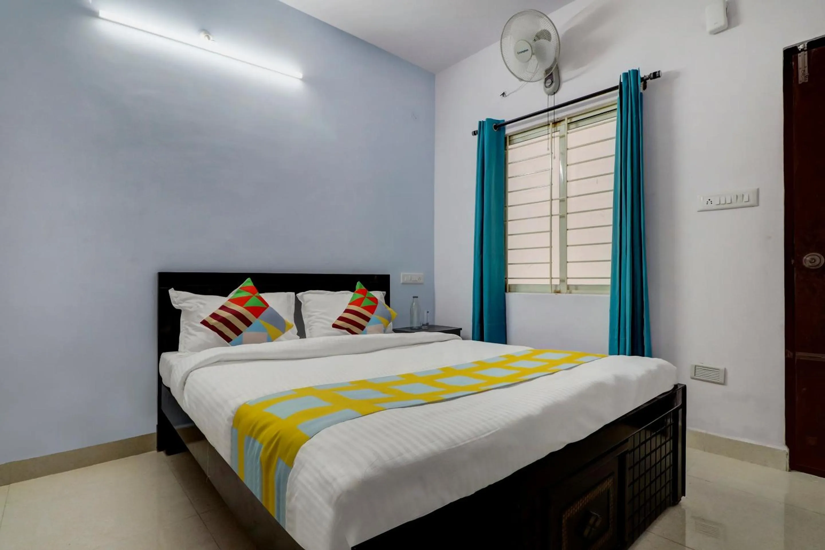 Bedroom, Bed in Hotel O Home Mishra Suites