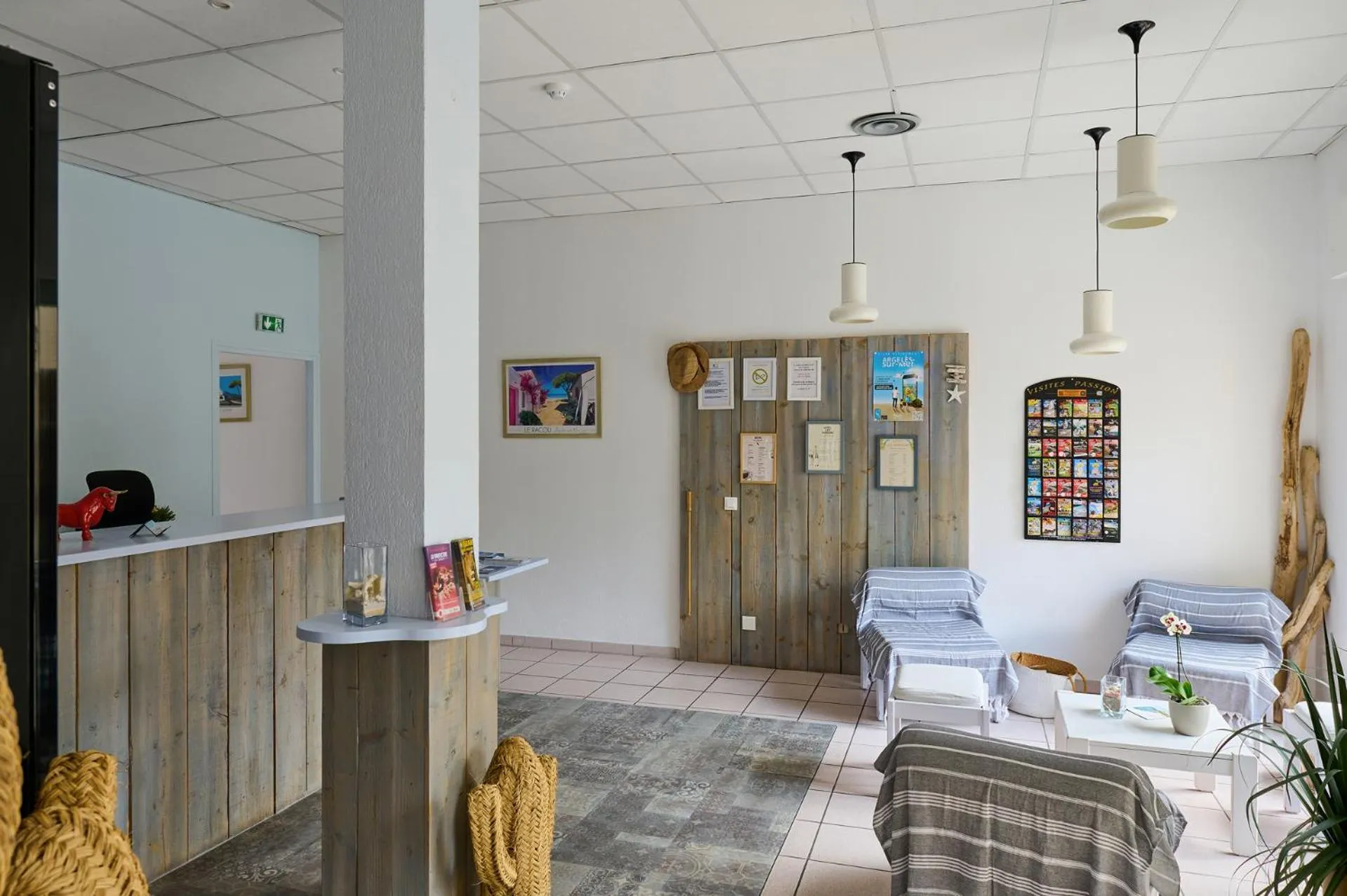 Lobby or reception in Hôtel Les Mimosas