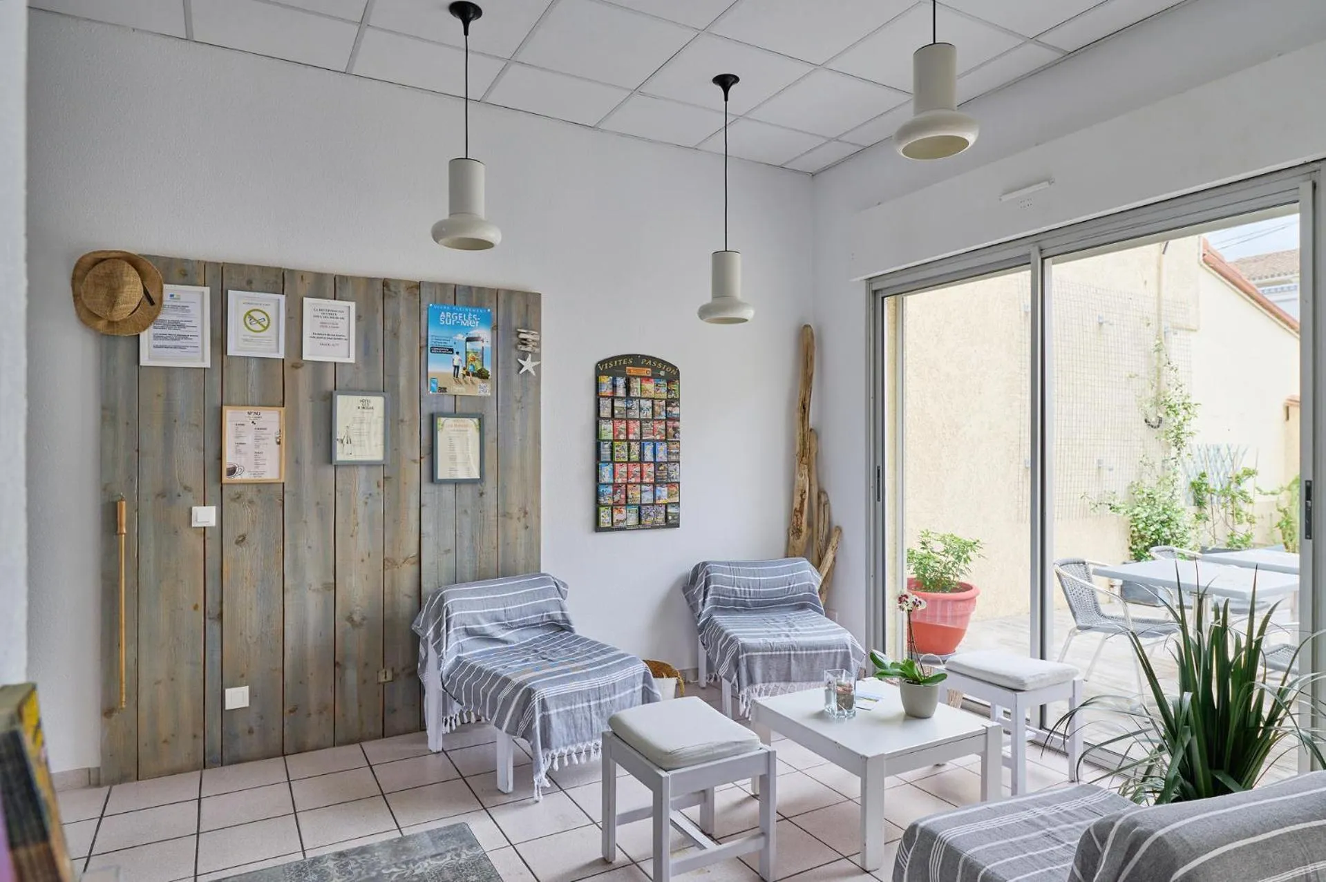 Living room in Hôtel Les Mimosas