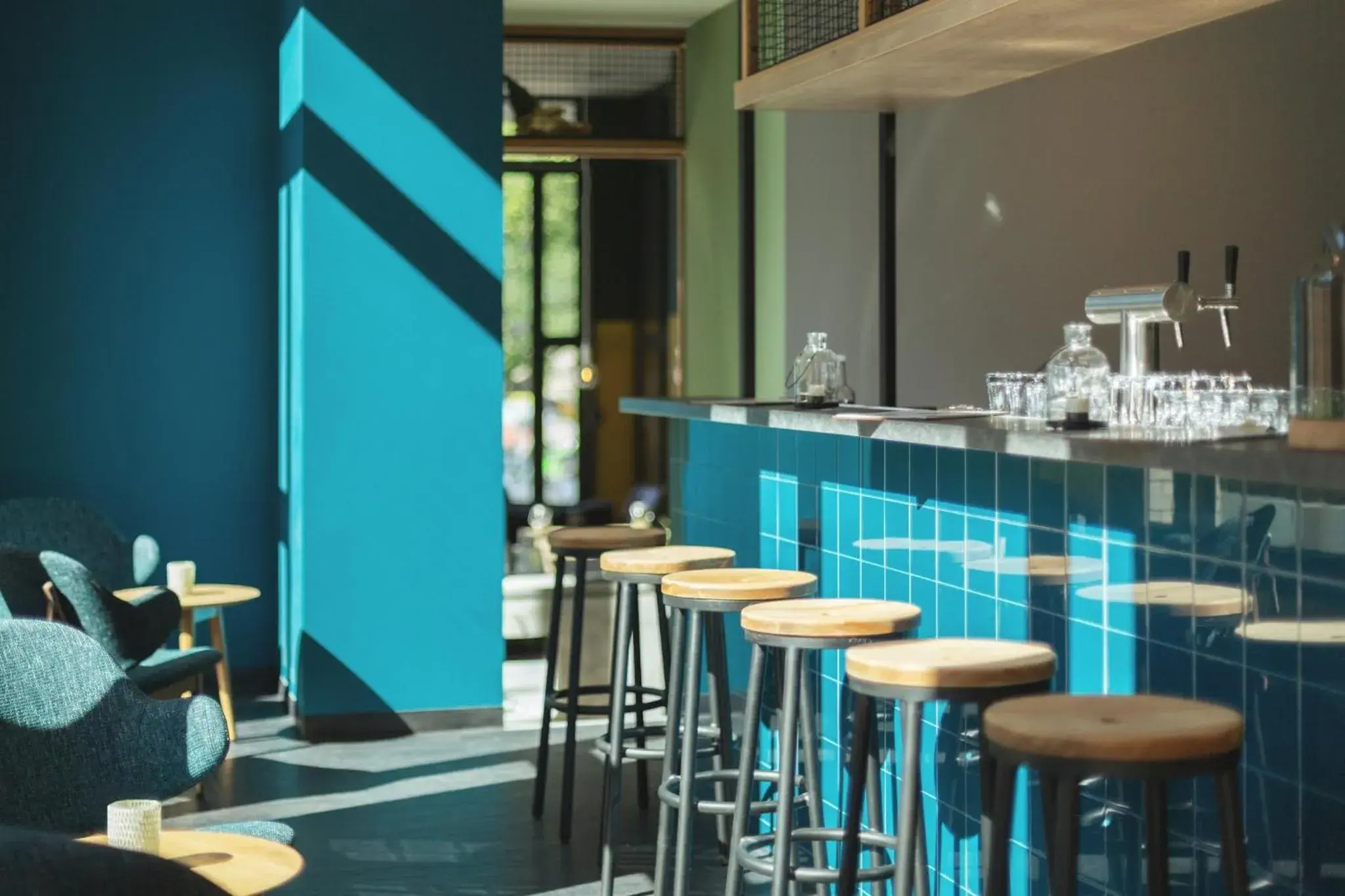 Lounge or bar in Holiday Inn - the niu, Dwarf Berlin Schöneberg by IHG Lounge or bar in Holiday Inn - the niu, Dwarf Berlin Schöneberg by IHG