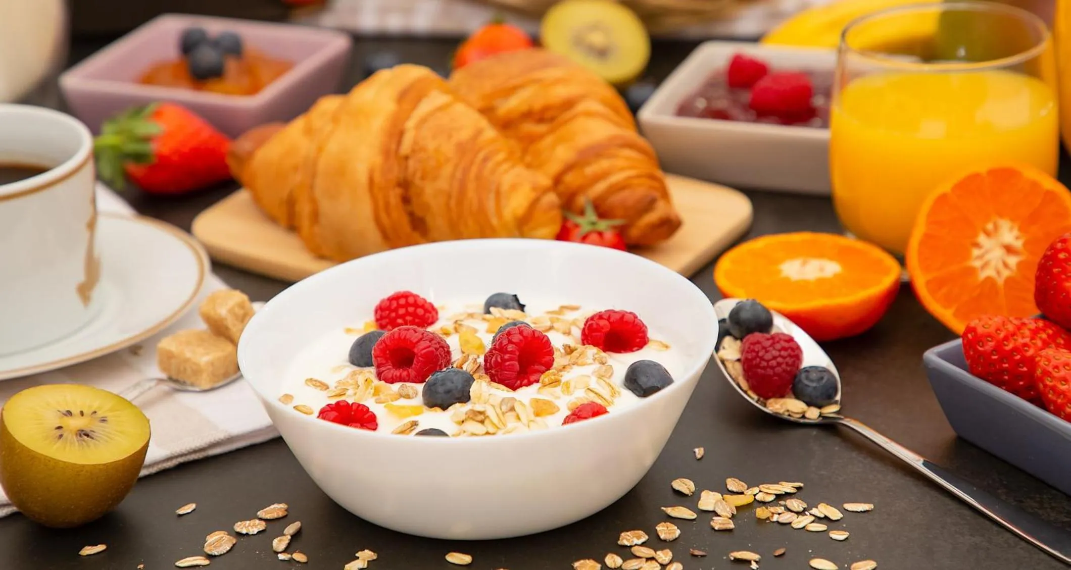 Restaurant/places to eat in Holiday Inn - the niu, Dwarf Berlin Schöneberg by IHG