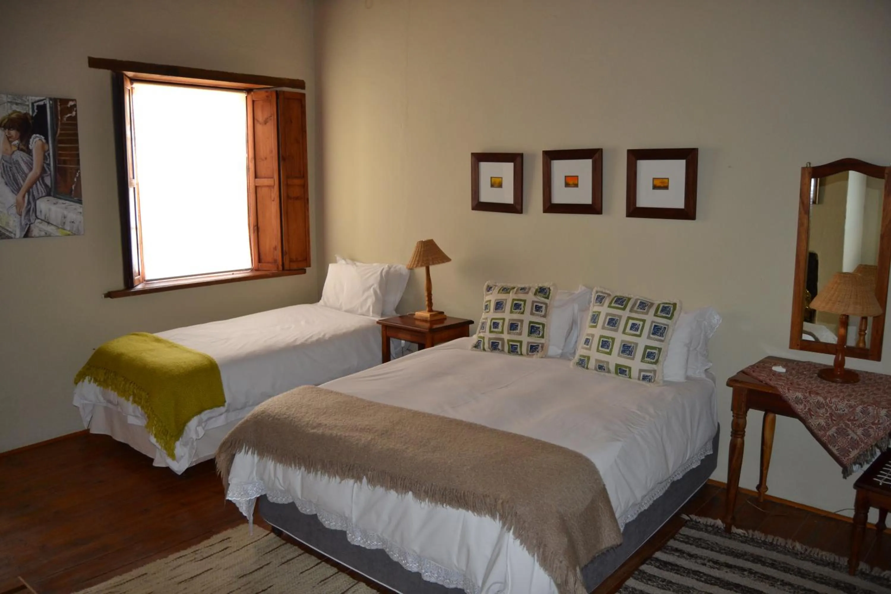 Photo of the whole room, Bed in Over The Mountain Guest Farm