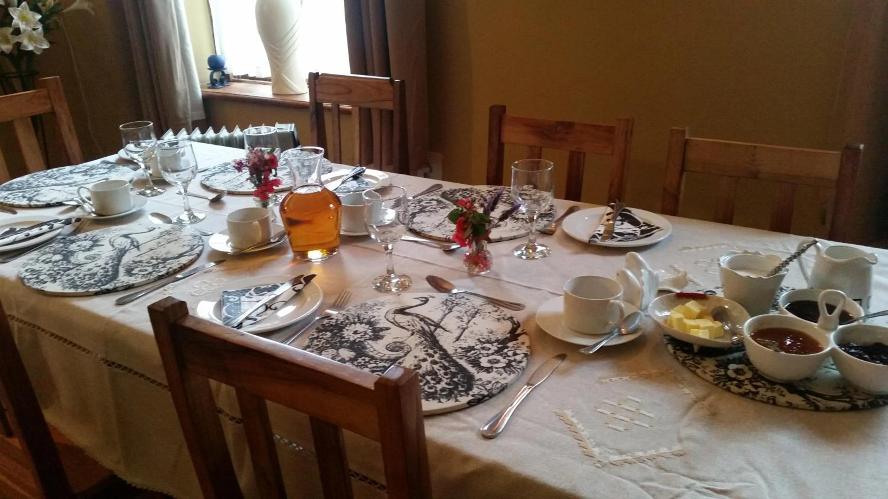 Restaurant/places to eat in Over The Mountain Guest Farm