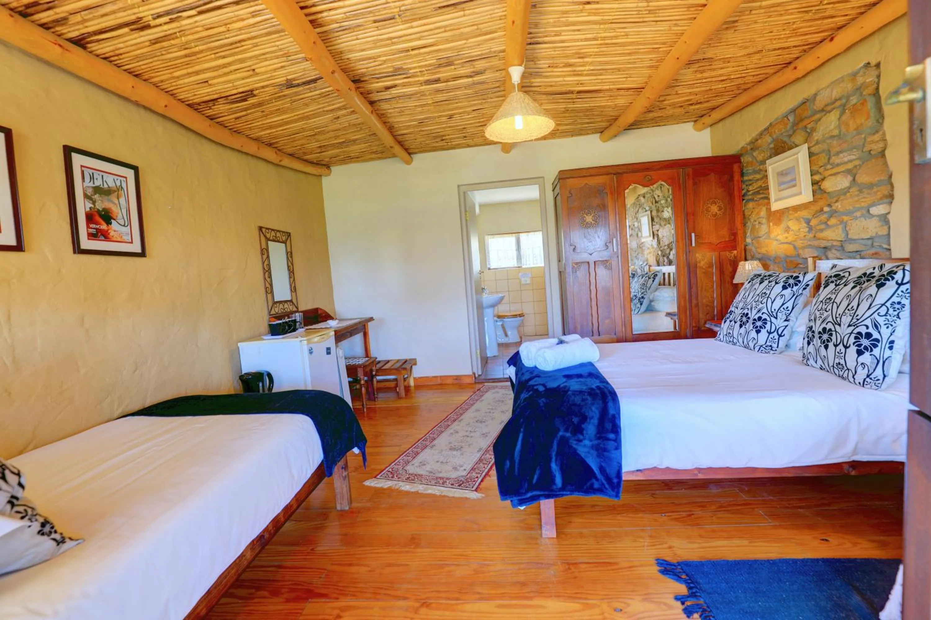 Photo of the whole room, Bed in Over The Mountain Guest Farm