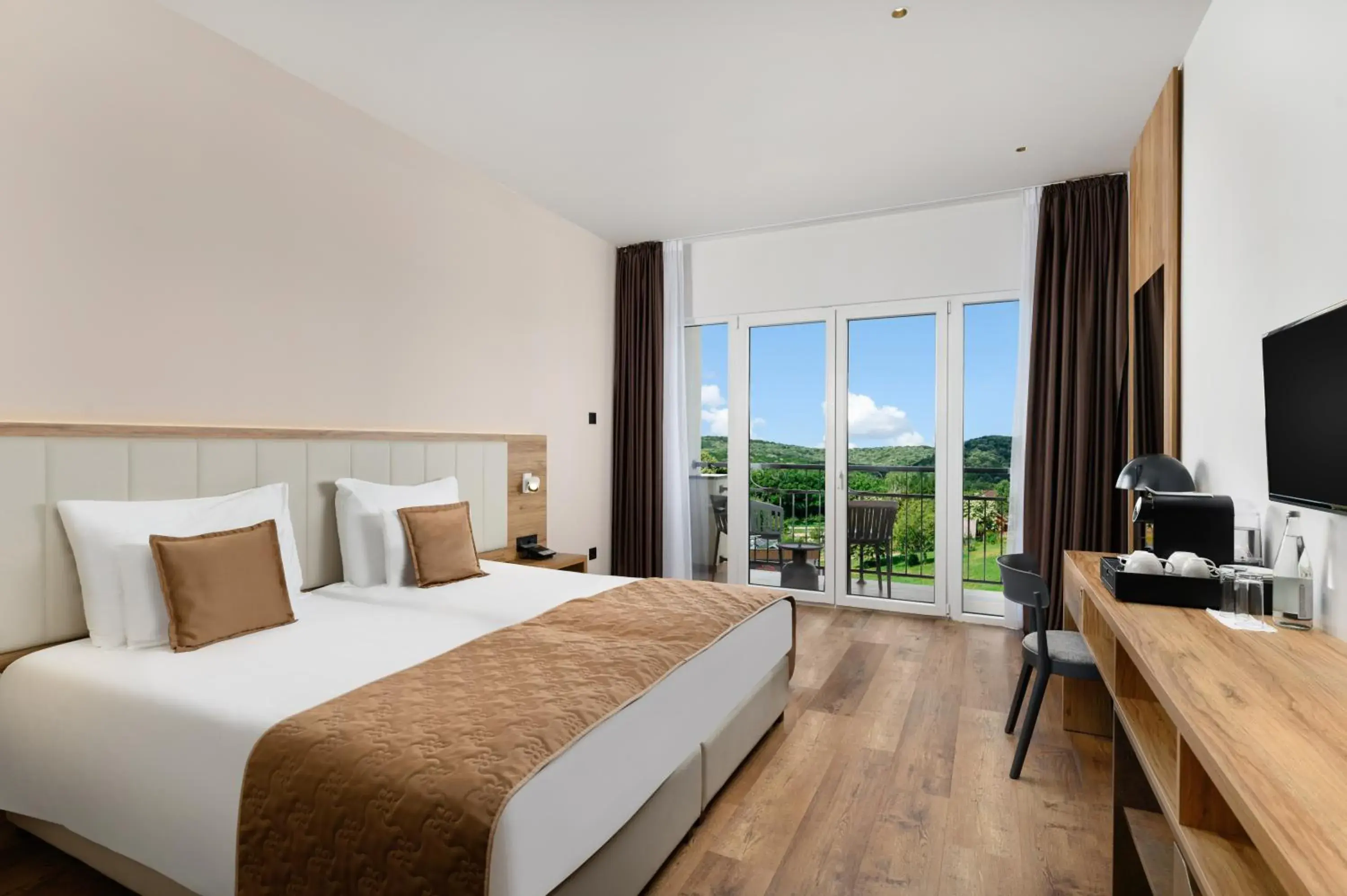 Bed in Movenpick Resort and Spa Fruske Terme Bed in Movenpick Resort and Spa Fruske Terme