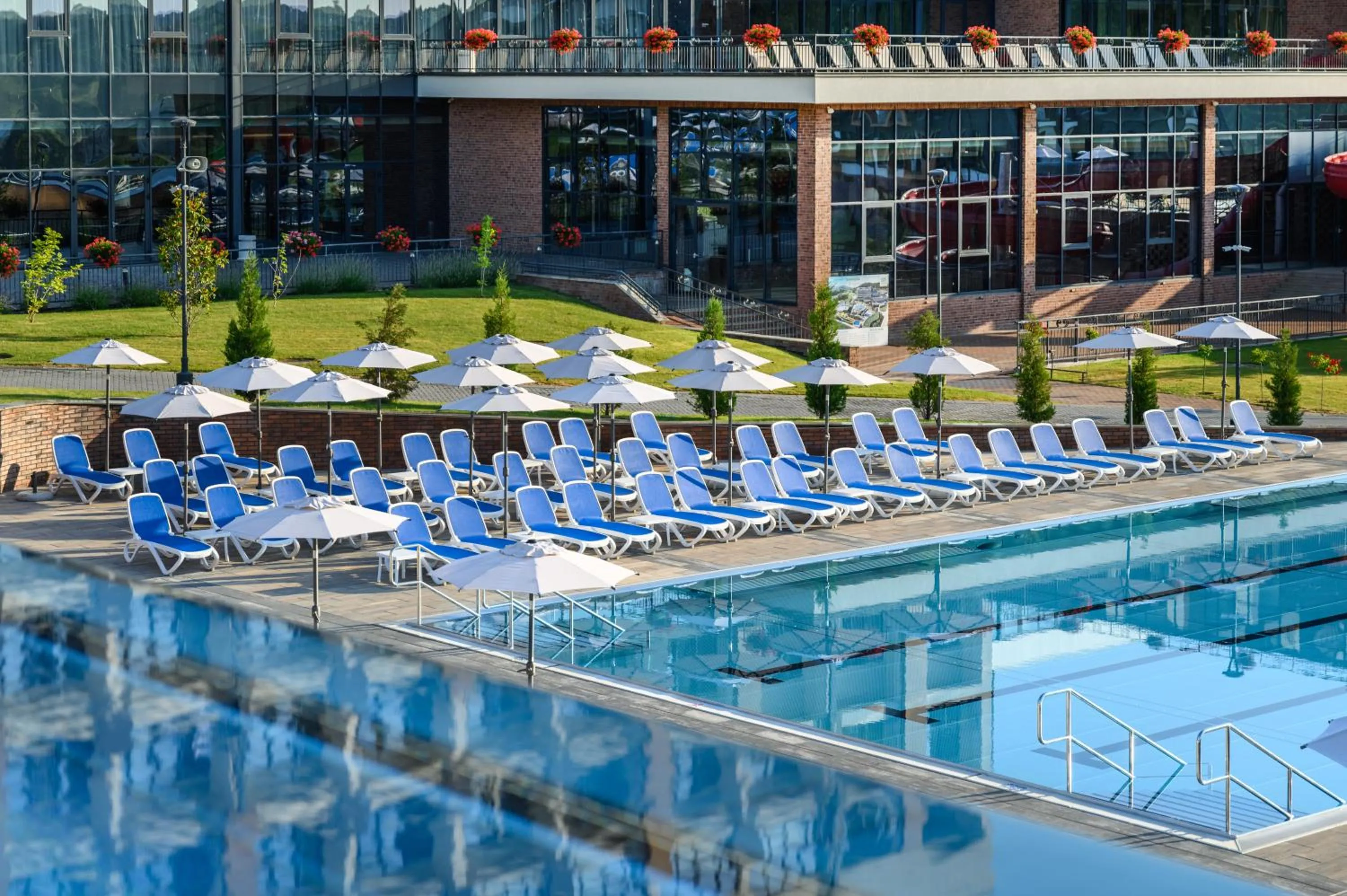 Swimming pool in Movenpick Resort and Spa Fruske Terme