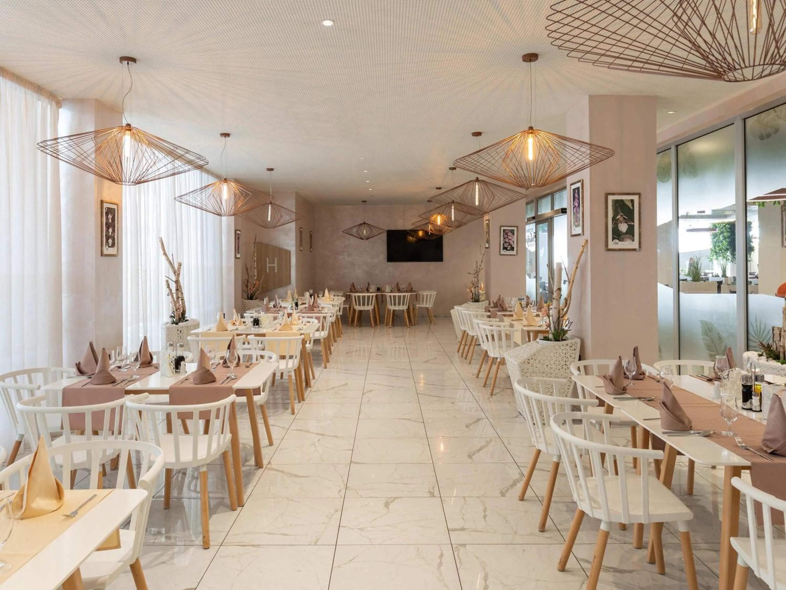 Restaurant/places to eat in Movenpick Resort and Spa Fruske Terme