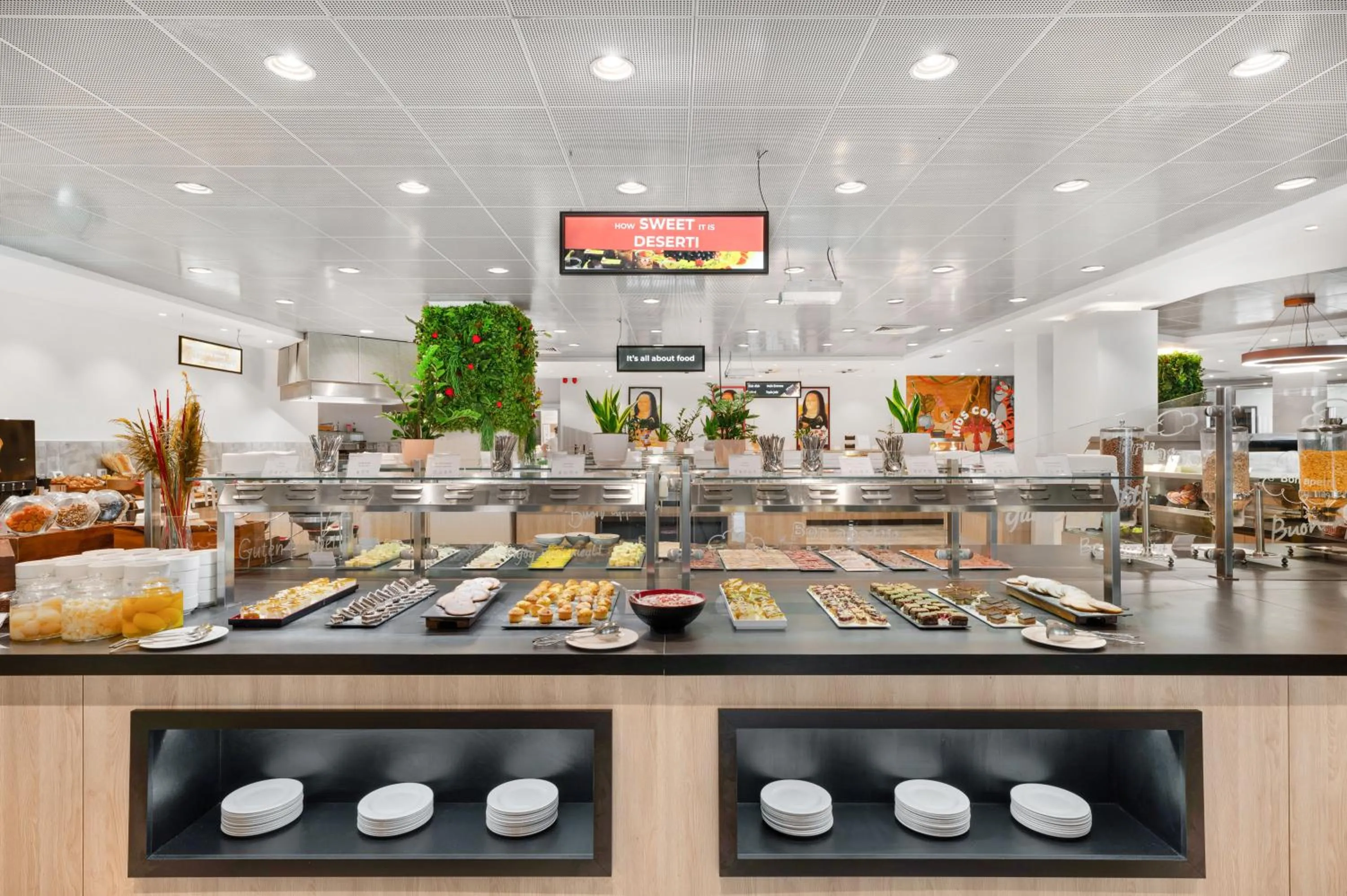 Restaurant/places to eat in Movenpick Resort and Spa Fruske Terme