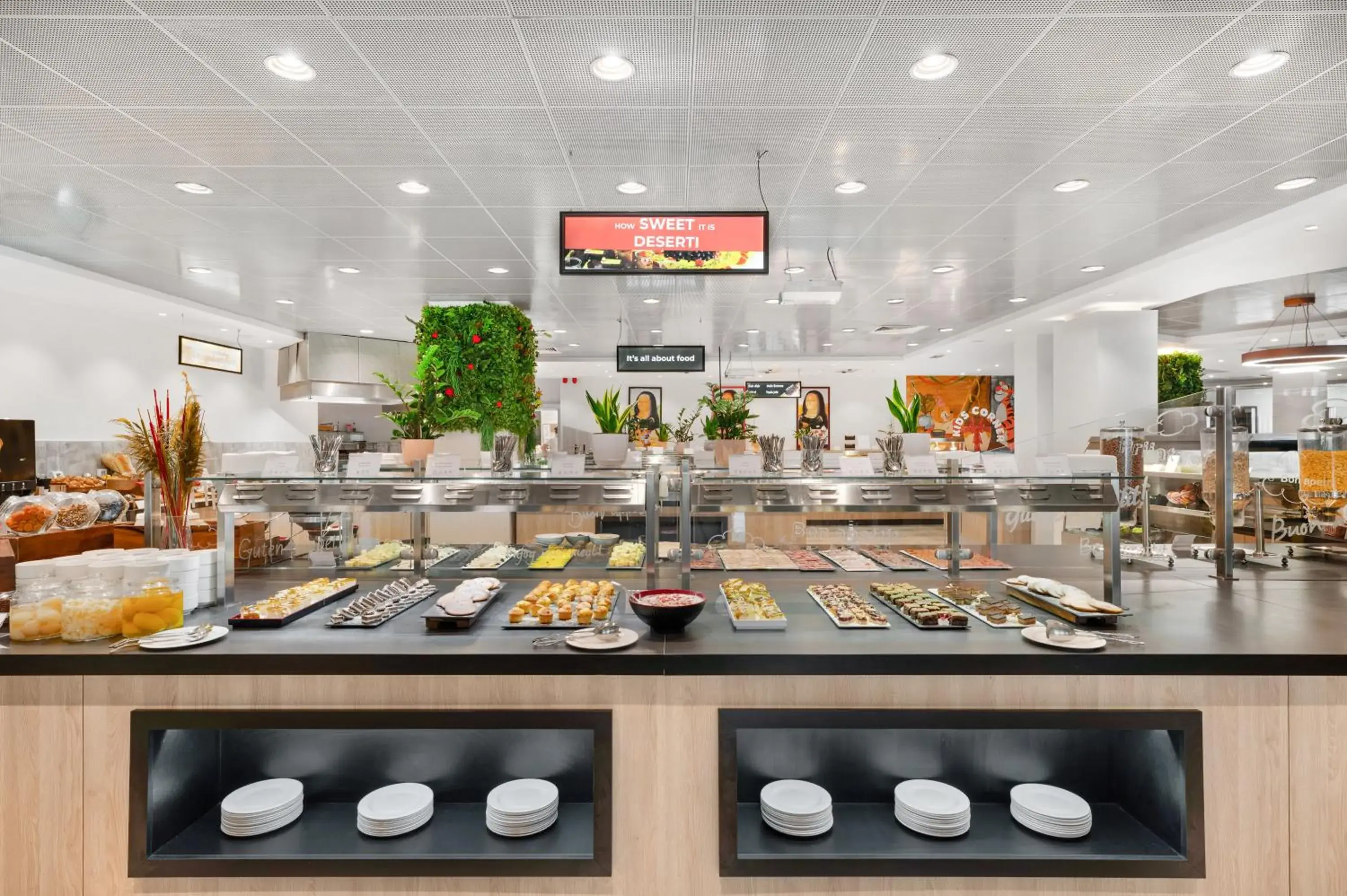 Restaurant/places to eat in Movenpick Resort and Spa Fruske Terme Restaurant/places to eat in Movenpick Resort and Spa Fruske Terme