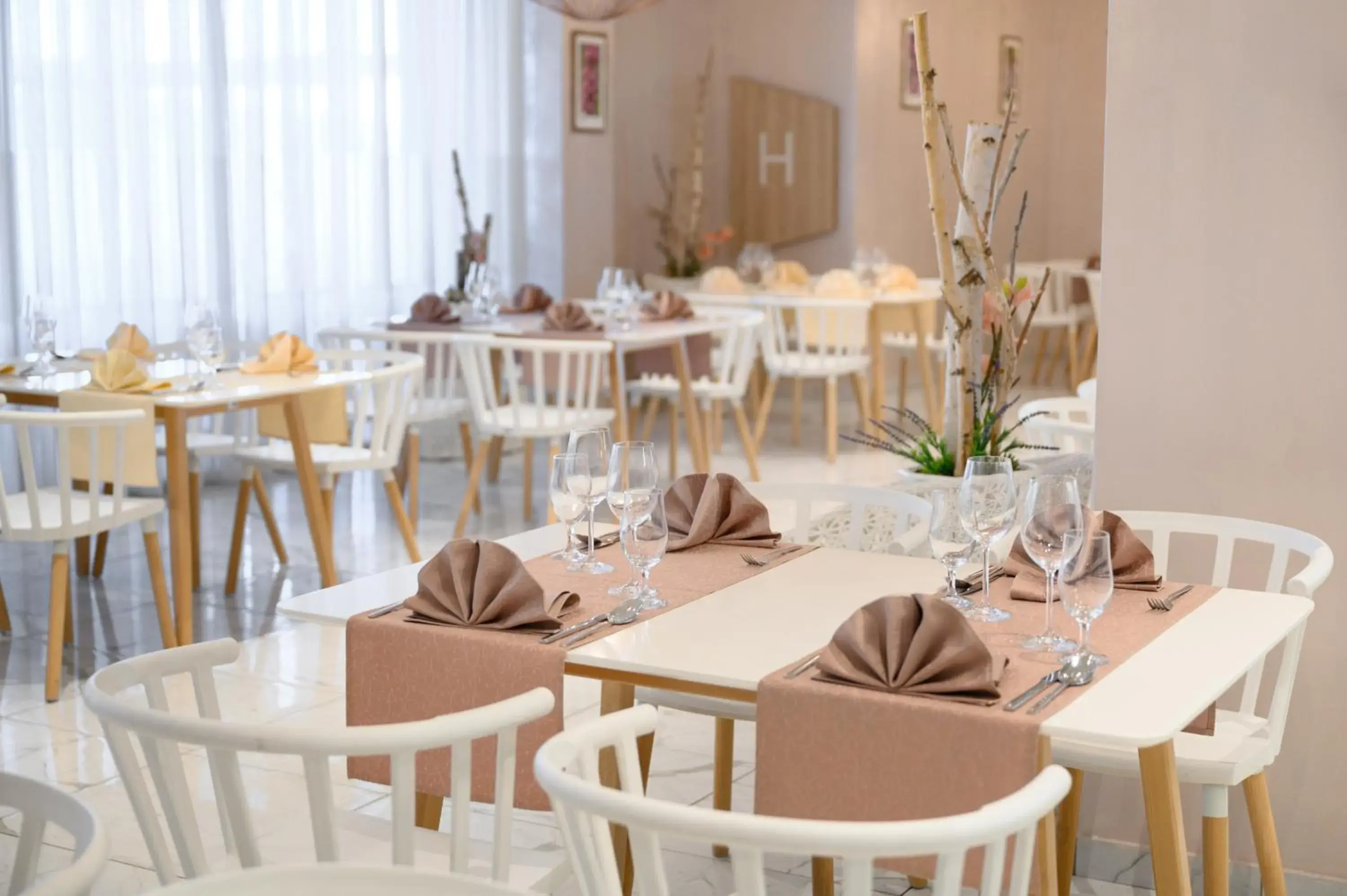 Restaurant/places to eat in Movenpick Resort and Spa Fruske Terme Restaurant/places to eat in Movenpick Resort and Spa Fruske Terme
