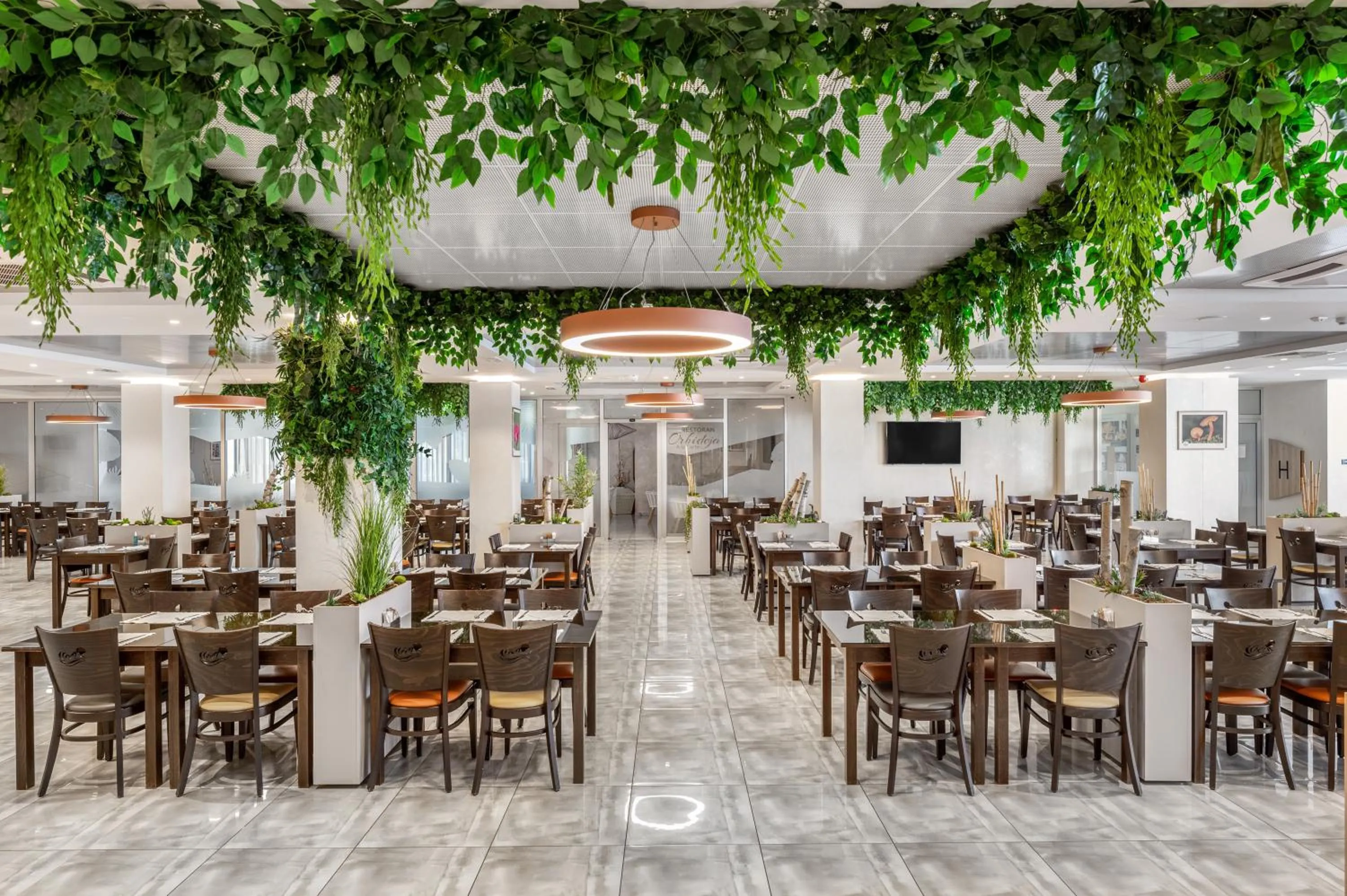 Restaurant/places to eat in Movenpick Resort and Spa Fruske Terme