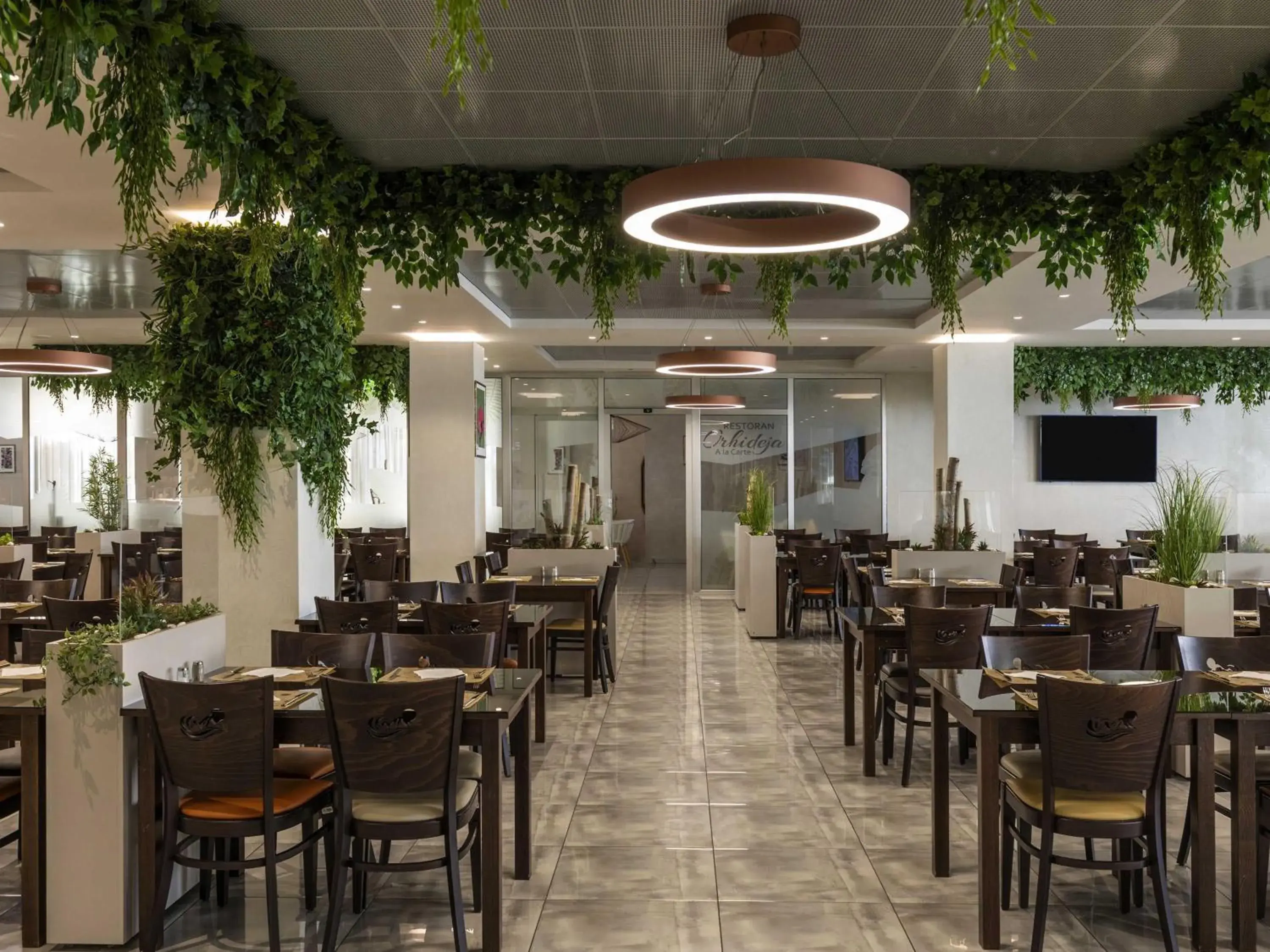 Restaurant/places to eat in Movenpick Resort and Spa Fruske Terme Restaurant/places to eat in Movenpick Resort and Spa Fruske Terme