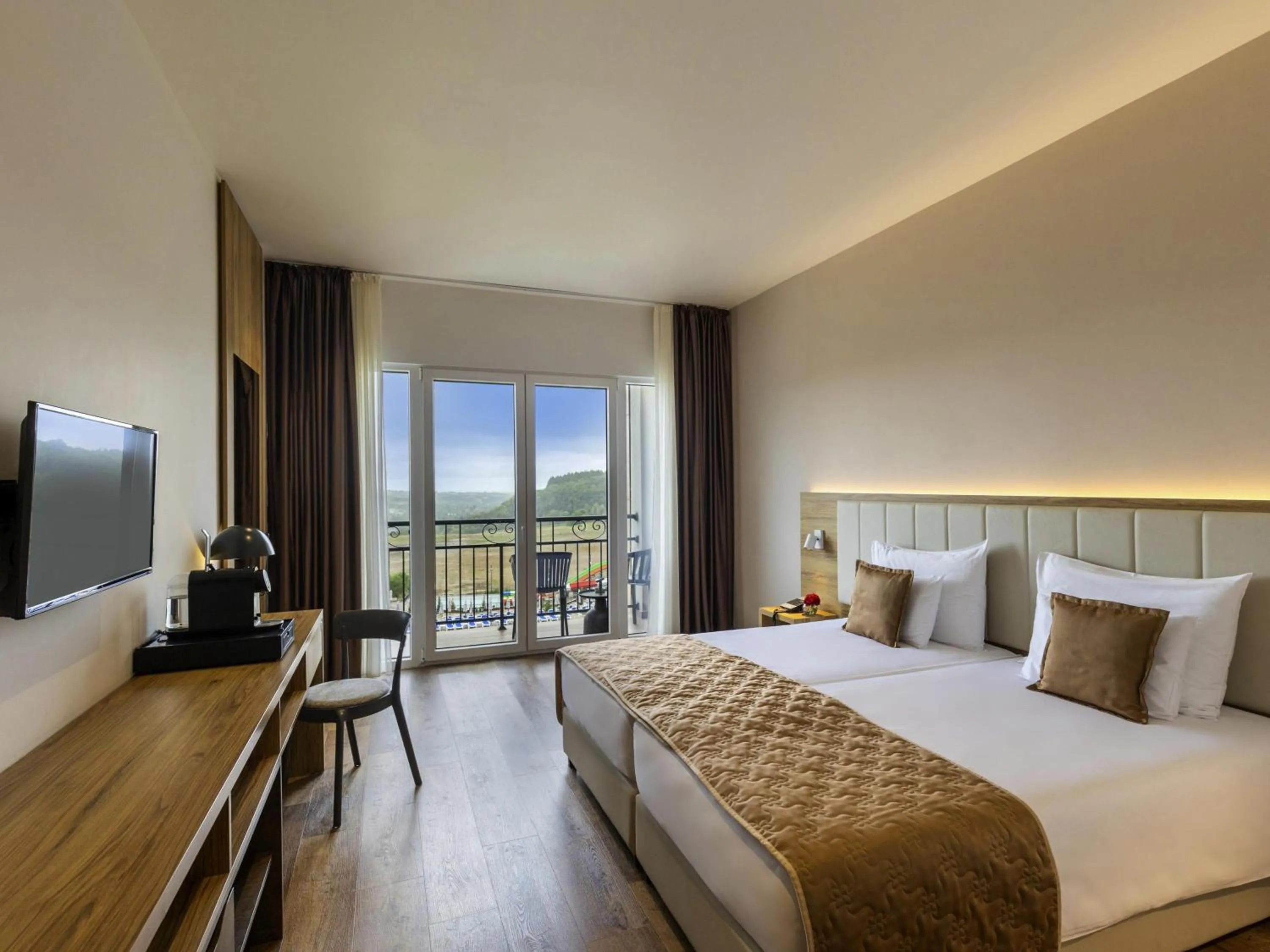 Bedroom, Bed in Movenpick Resort and Spa Fruske Terme