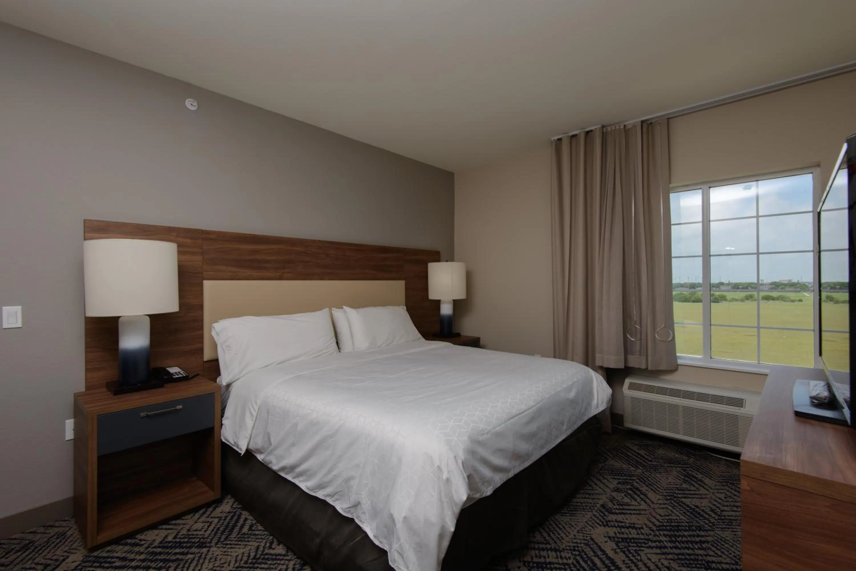 Photo of the whole room, Bed in Candlewood Suites - Corpus Christi - Portland by IHG