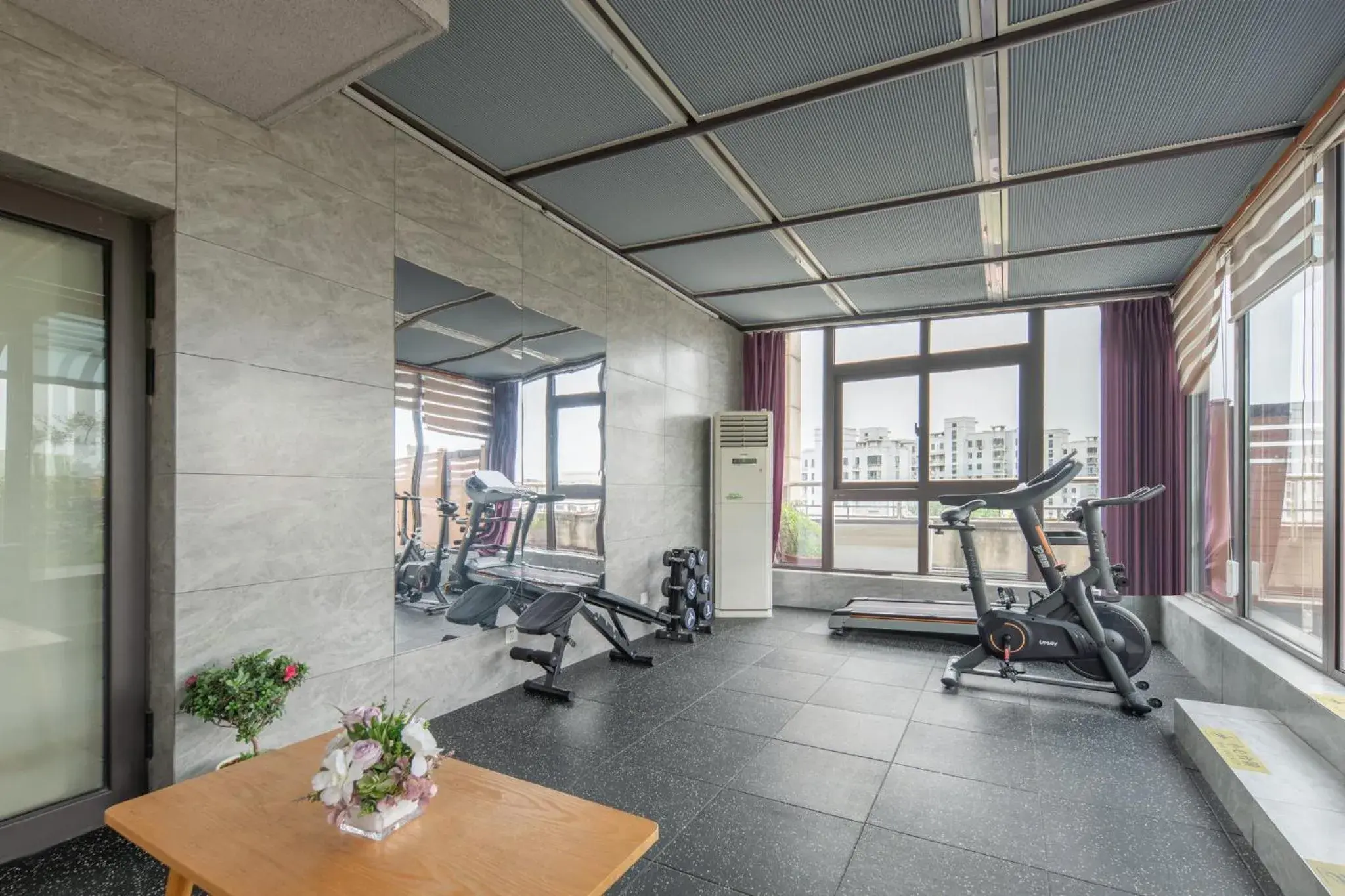 Fitness centre/facilities in Holiday Inn Express Shanghai Hongqiao North by IHG Fitness centre/facilities in Holiday Inn Express Shanghai Hongqiao North by IHG