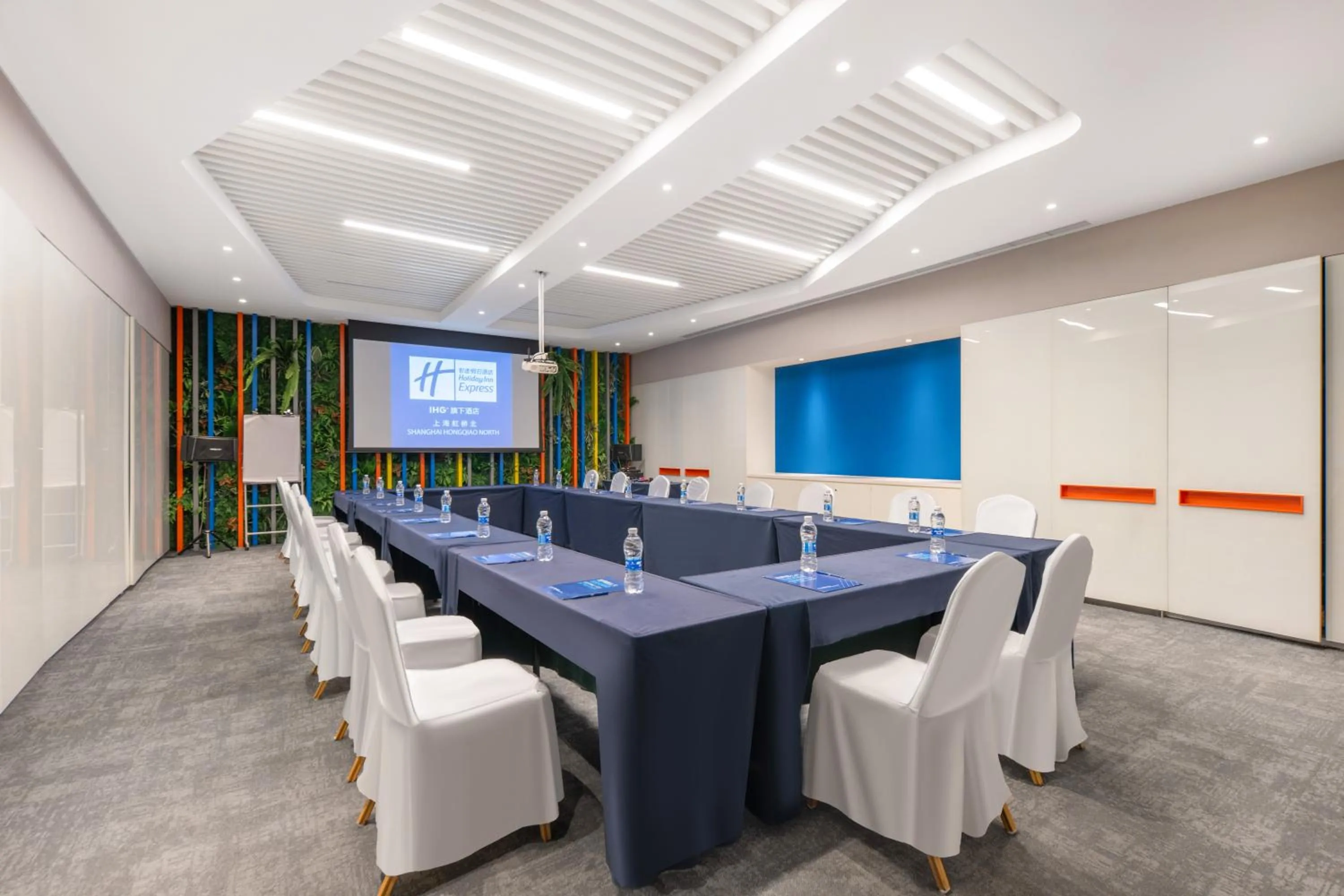Meeting/conference room in Holiday Inn Express Shanghai Hongqiao North by IHG