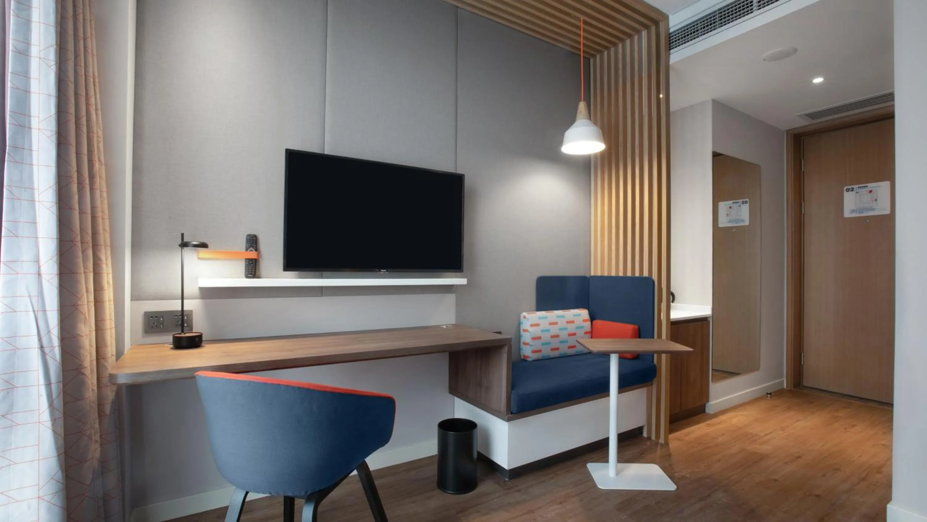 TV and multimedia in Holiday Inn Express Shanghai Hongqiao North by IHG