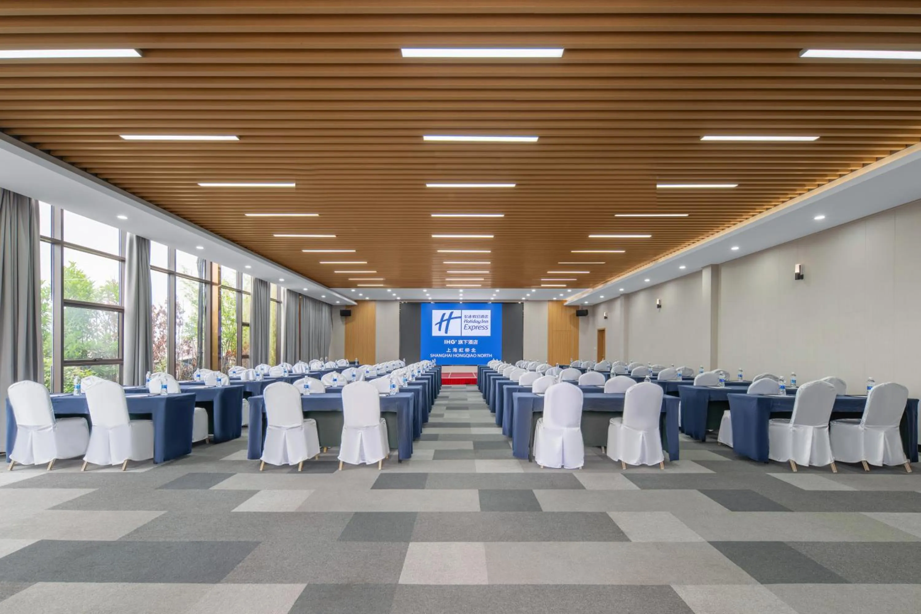Meeting/conference room in Holiday Inn Express Shanghai Hongqiao North by IHG