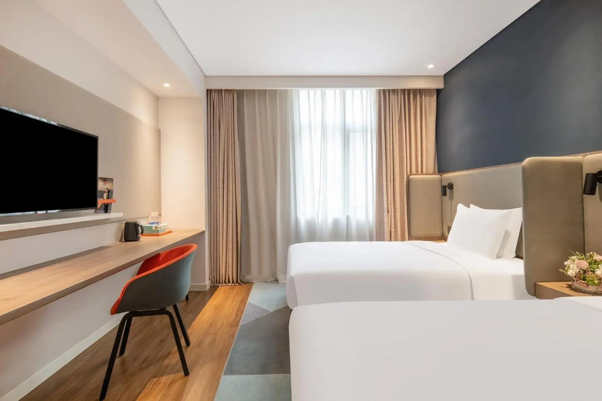 Photo of the whole room, Bed in Holiday Inn Express Shanghai Hongqiao North by IHG Photo of the whole room, Bed in Holiday Inn Express Shanghai Hongqiao North by IHG