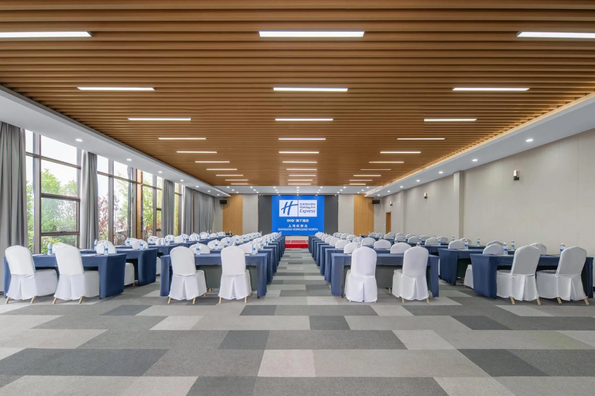 Meeting/conference room in Holiday Inn Express Shanghai Hongqiao North by IHG